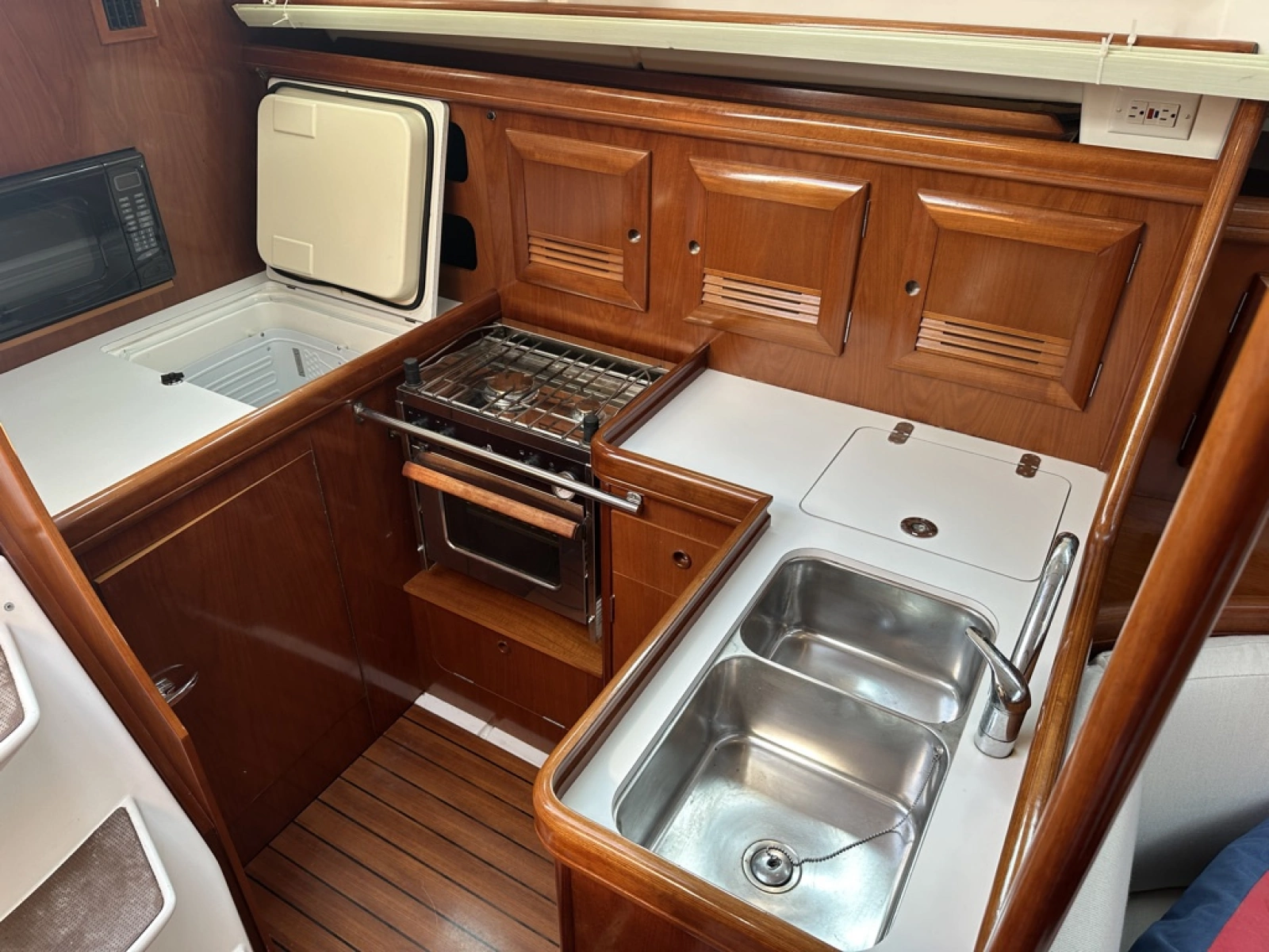 2004 Beneteau 393