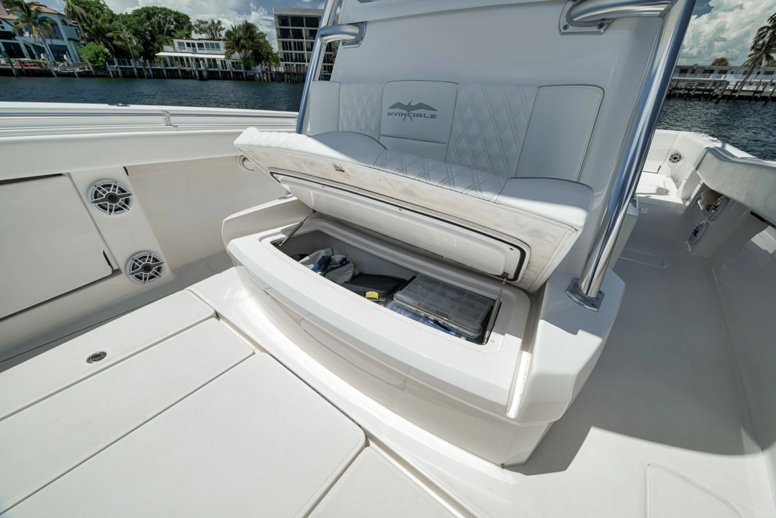 2019 Invincible 39