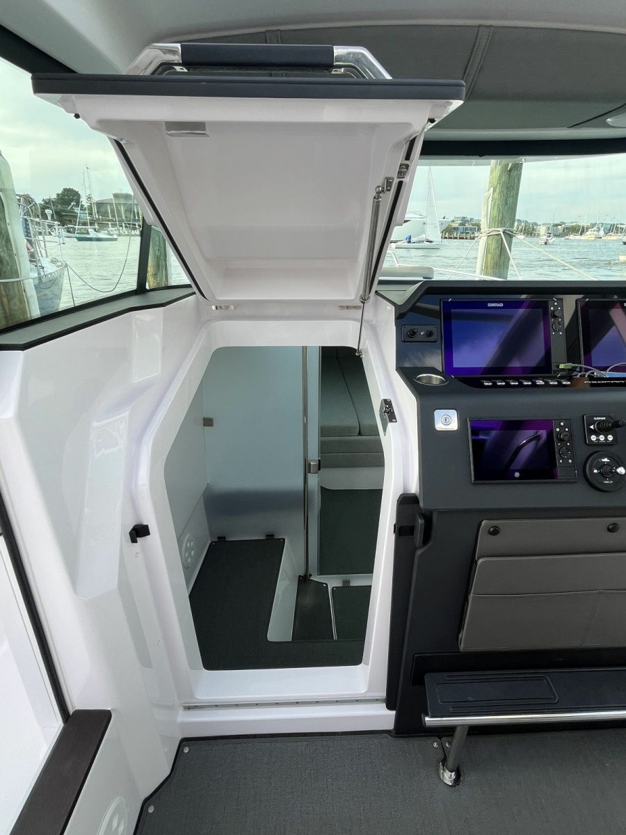 2023 Axopar 37 XC Cross Cabin