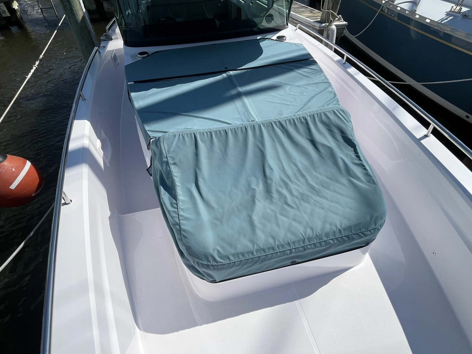 2023 Axopar 37 XC Cross Cabin