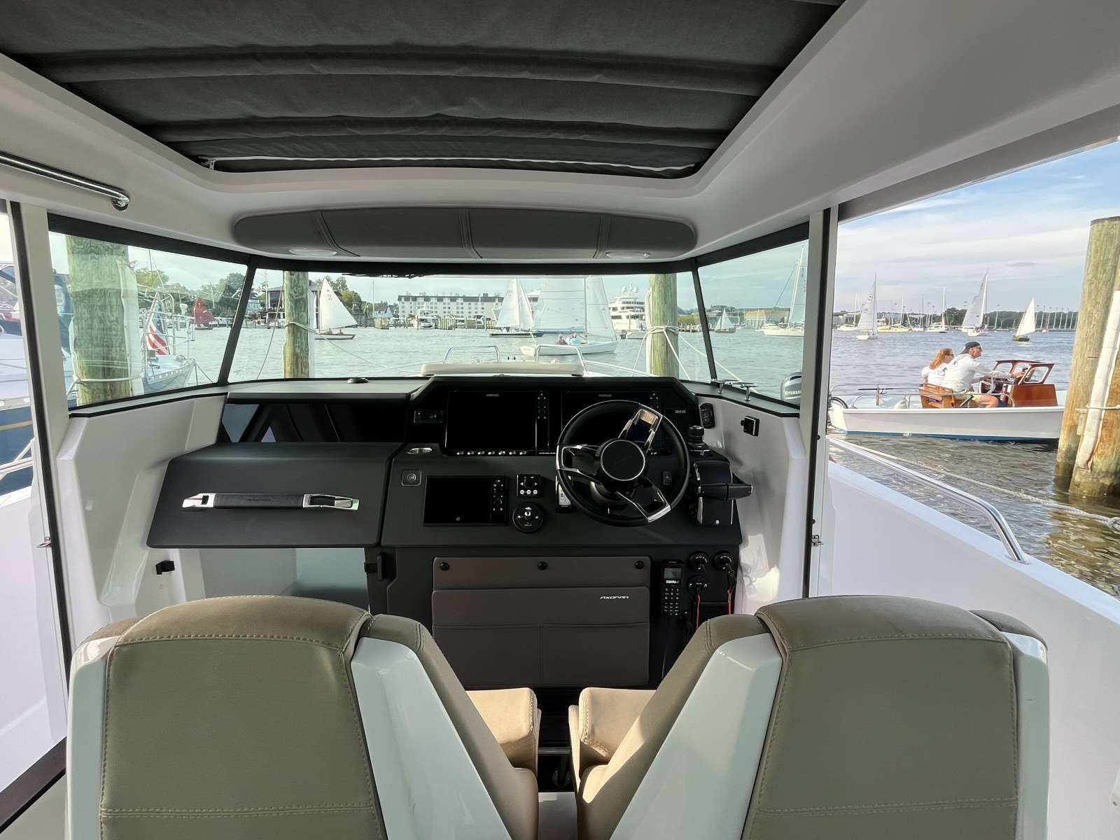 2023 Axopar 37 XC Cross Cabin