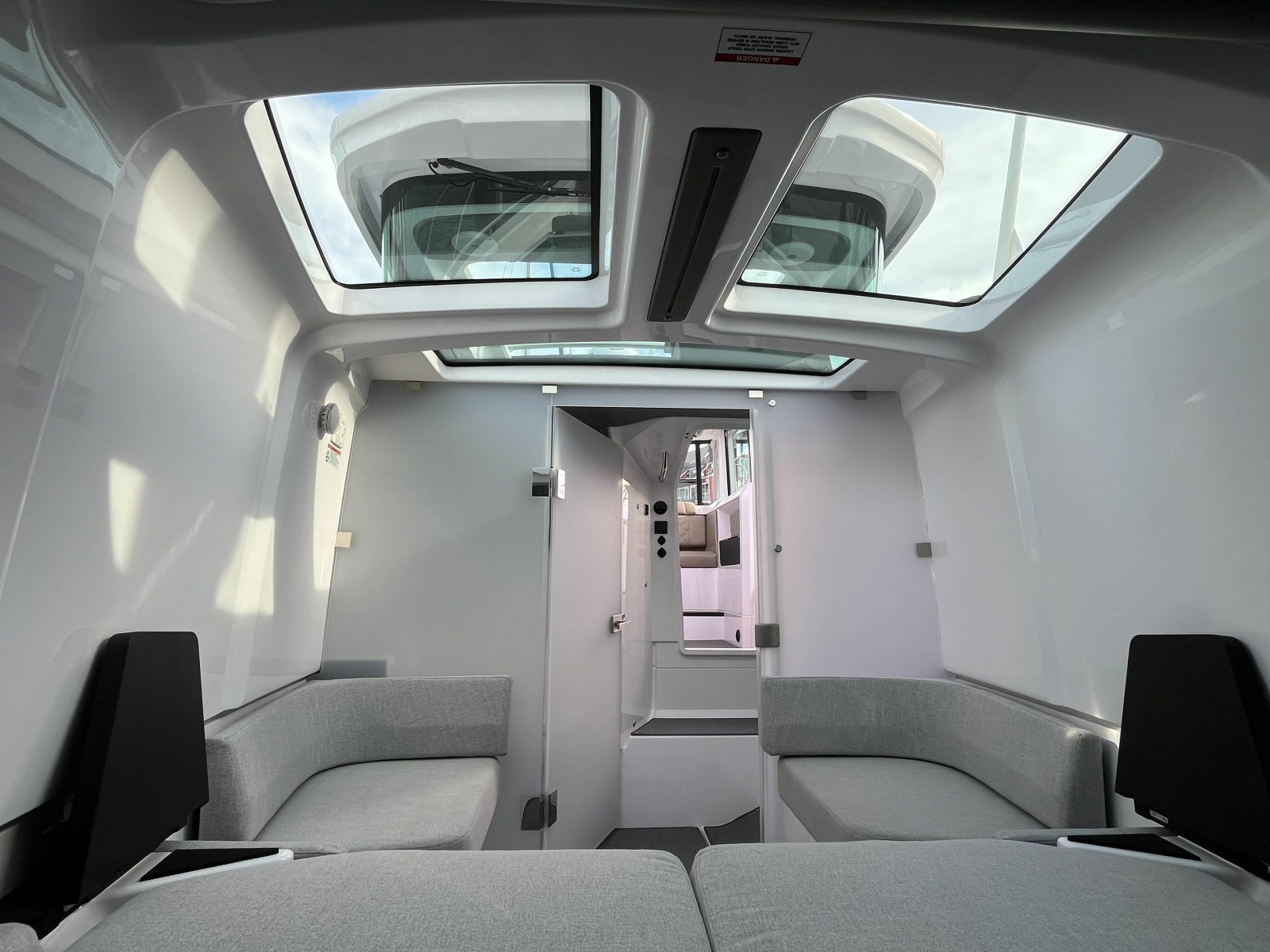 2023 Axopar 37 XC Cross Cabin