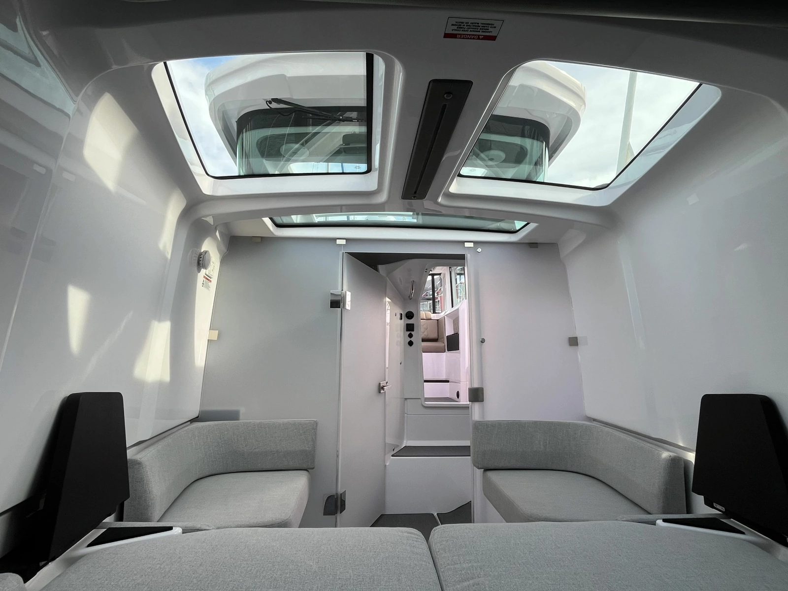 2023 Axopar 37 XC Cross Cabin