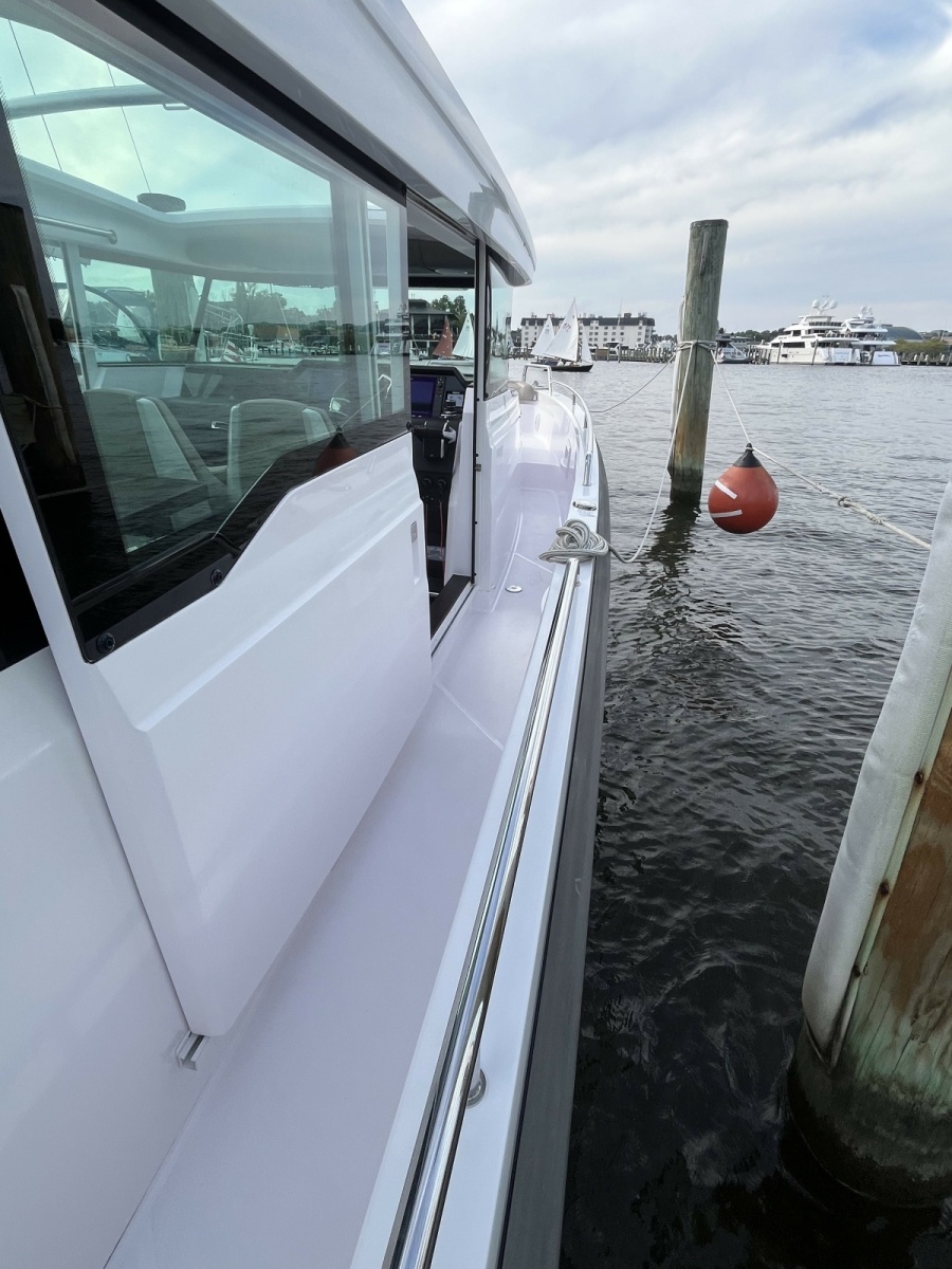 2023 Axopar 37 XC Cross Cabin