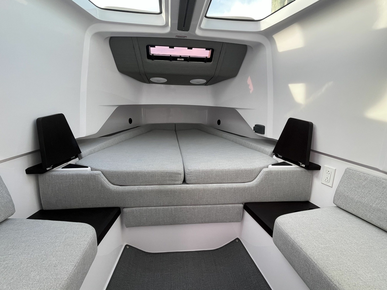 2023 Axopar 37 XC Cross Cabin