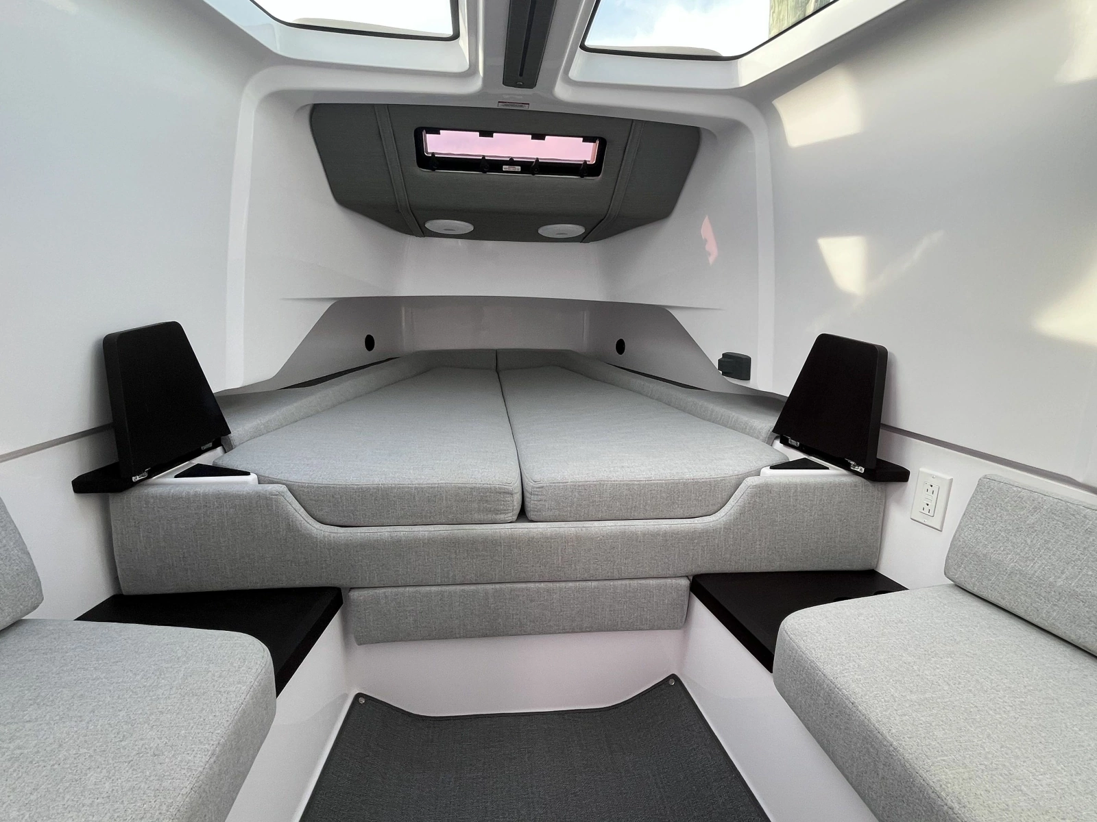 2023 Axopar 37 XC Cross Cabin