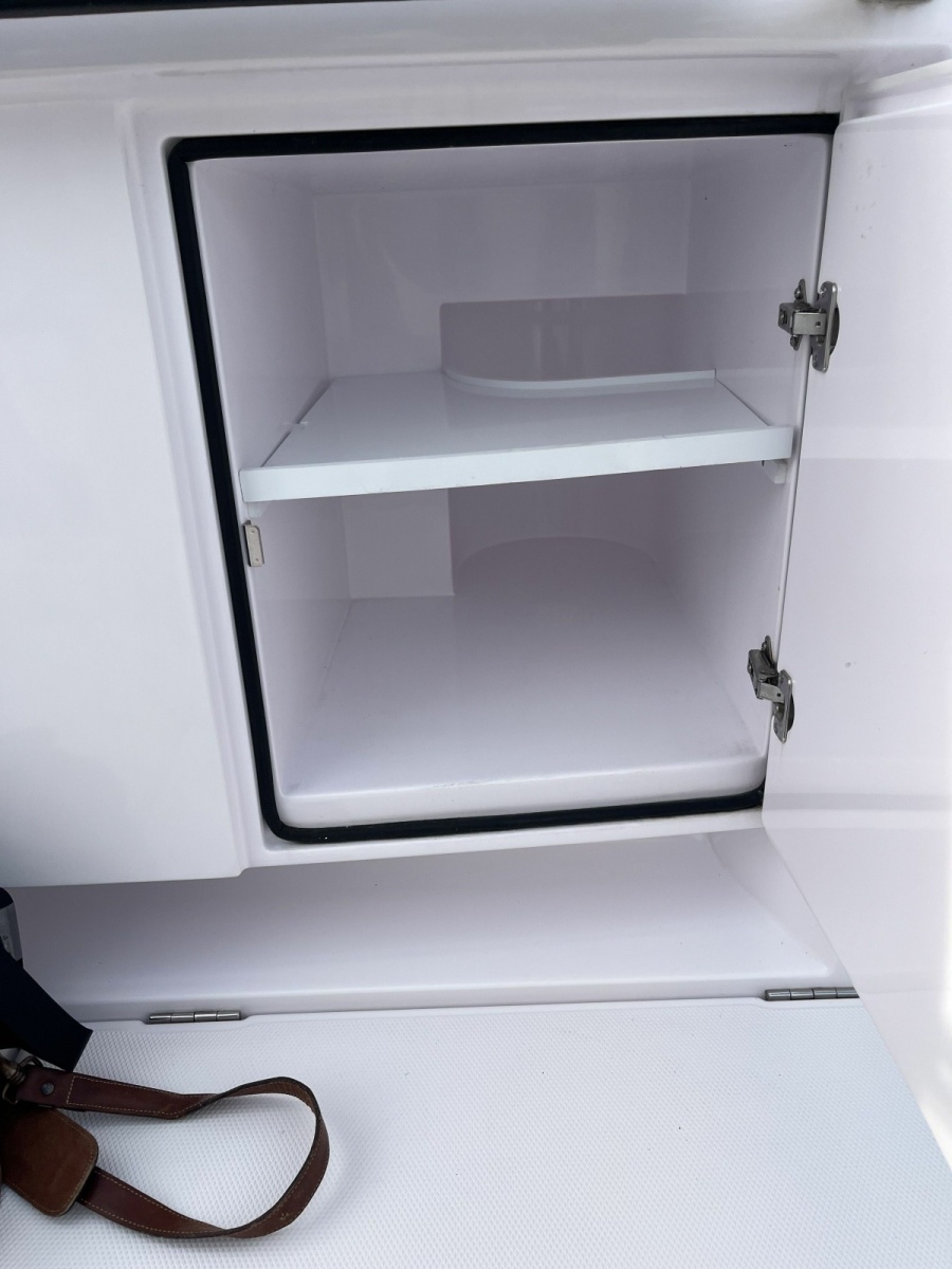 2023 Axopar 37 XC Cross Cabin