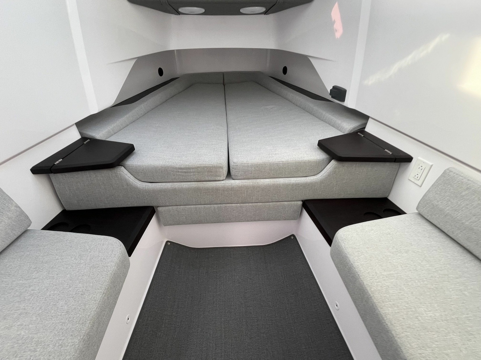 2023 Axopar 37 XC Cross Cabin