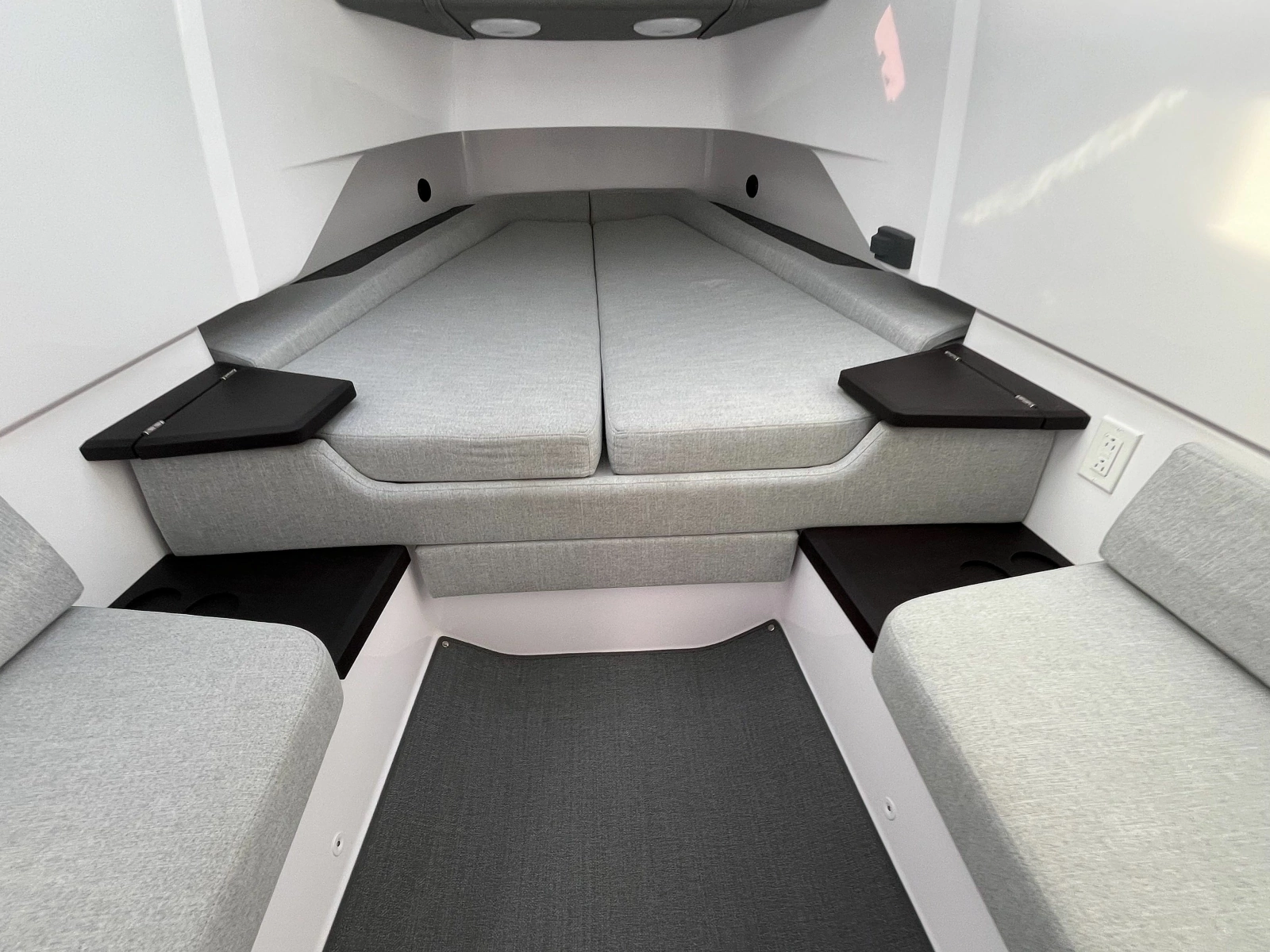 2023 Axopar 37 XC Cross Cabin