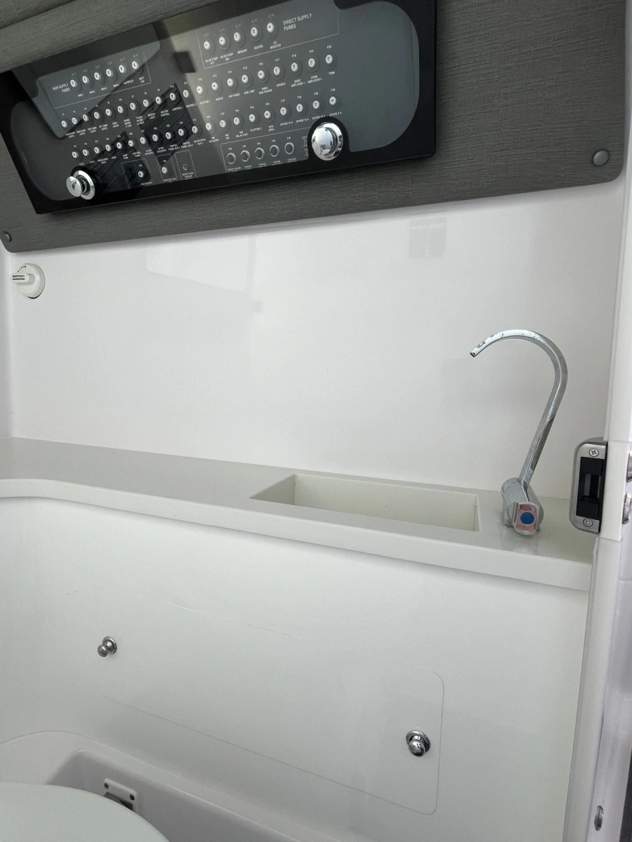 2023 Axopar 37 XC Cross Cabin
