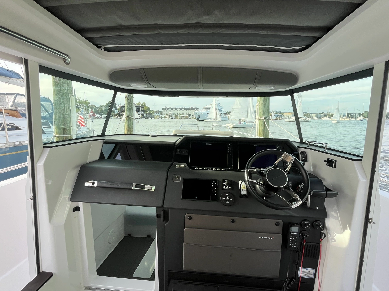 2023 Axopar 37 XC Cross Cabin