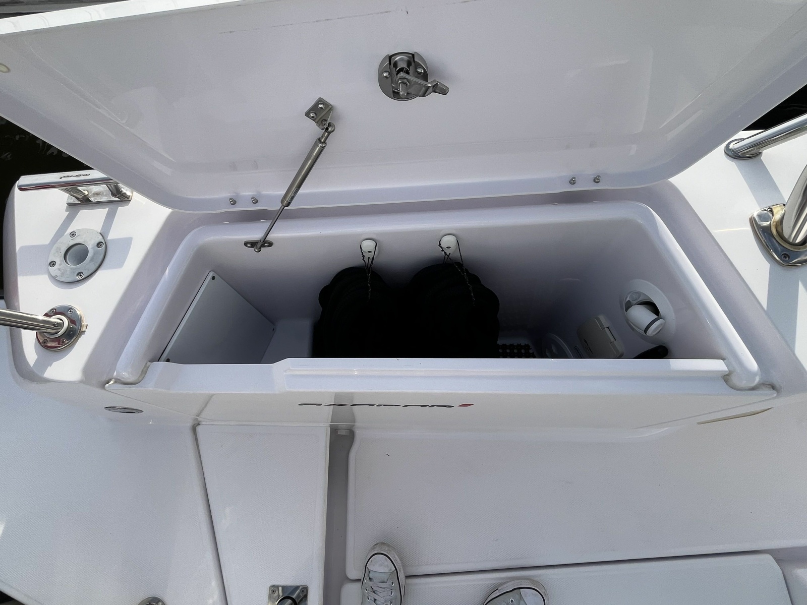 2023 Axopar 37 XC Cross Cabin