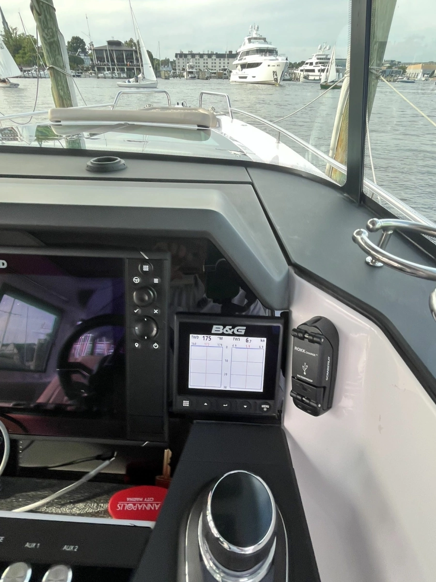2023 Axopar 37 XC Cross Cabin
