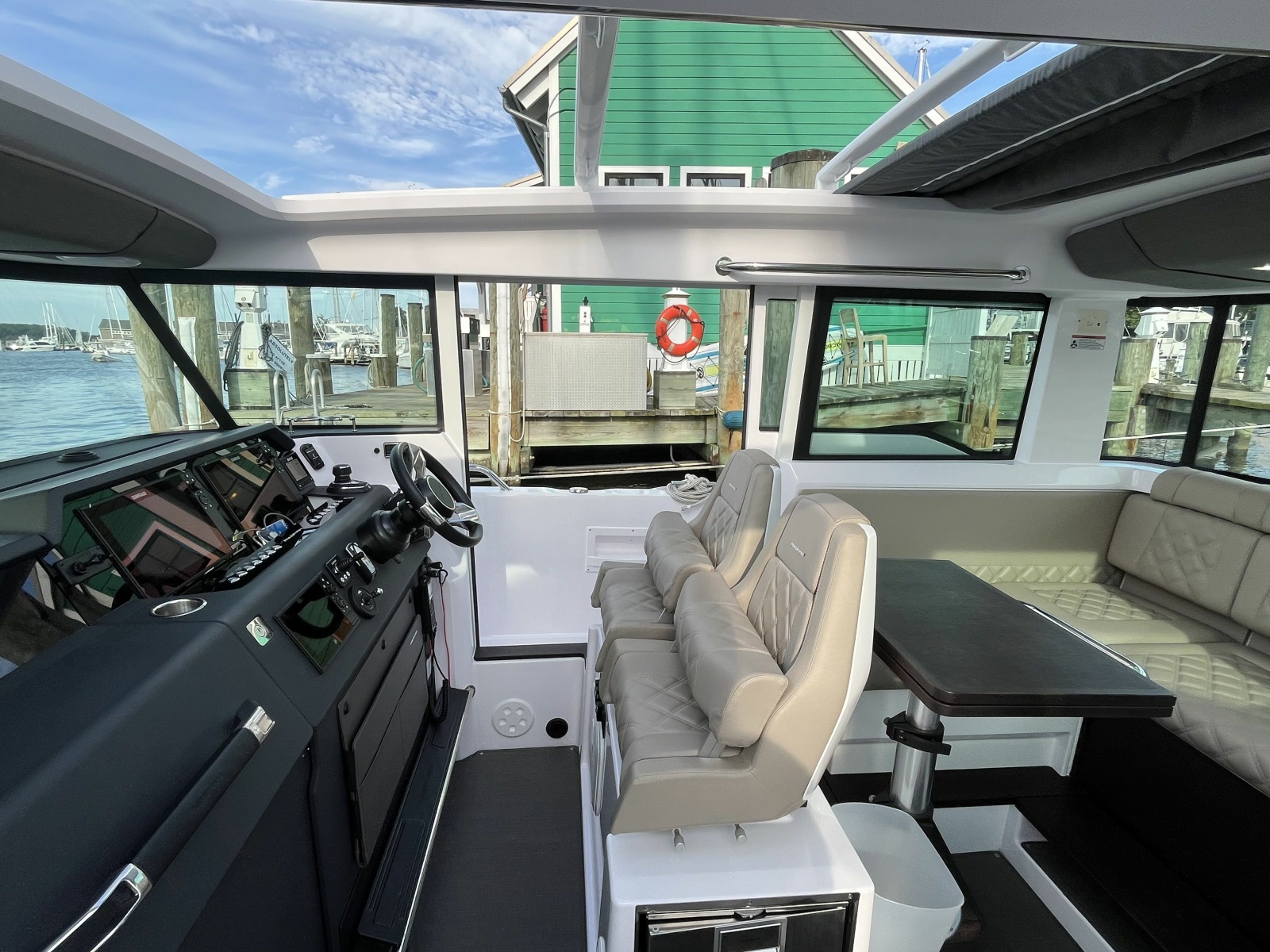 2023 Axopar 37 XC Cross Cabin