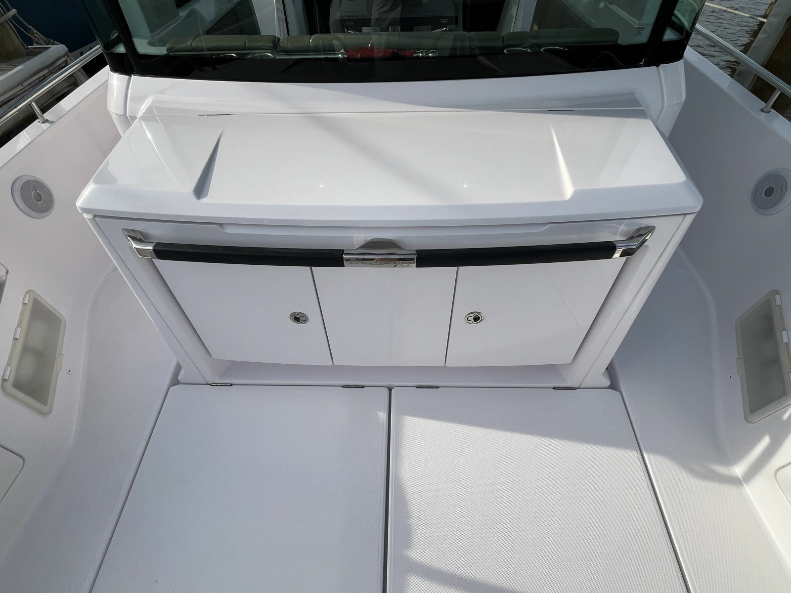 2023 Axopar 37 XC Cross Cabin