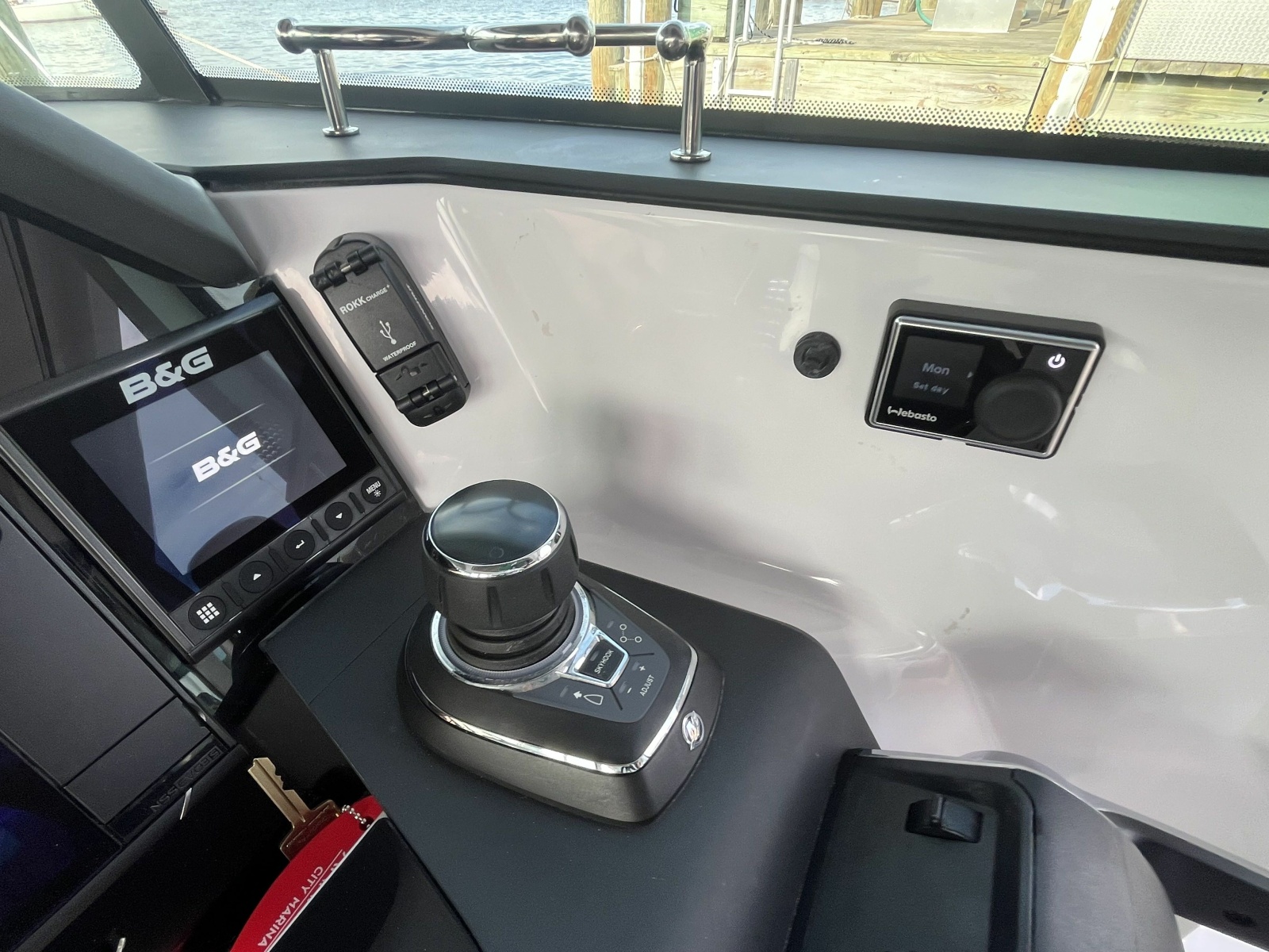2023 Axopar 37 XC Cross Cabin