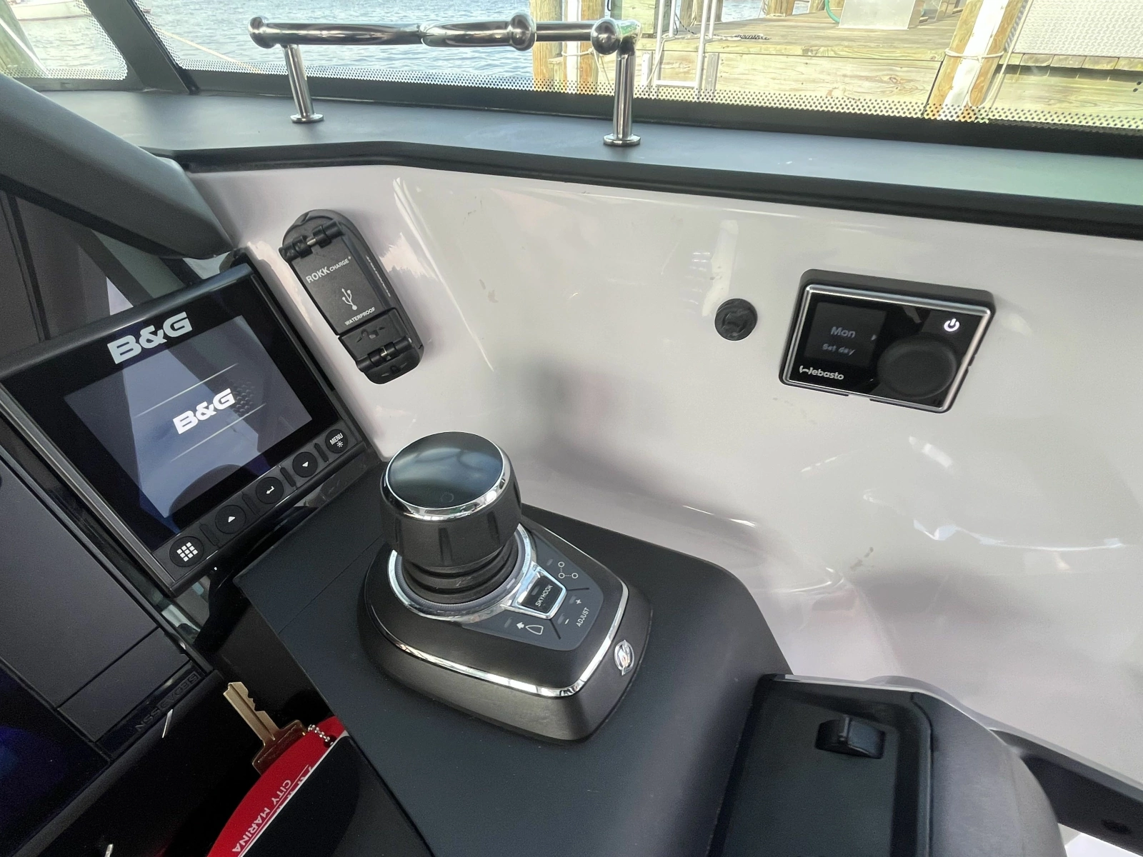 2023 Axopar 37 XC Cross Cabin