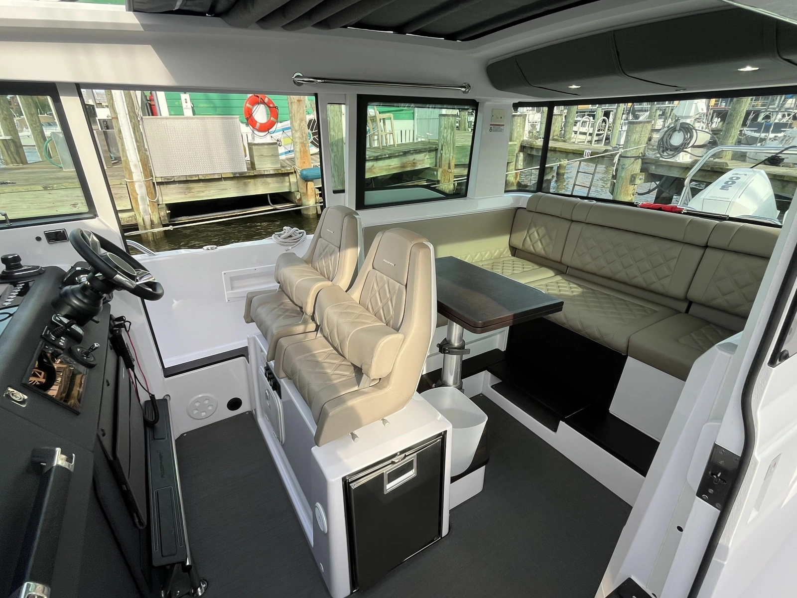 2023 Axopar 37 XC Cross Cabin