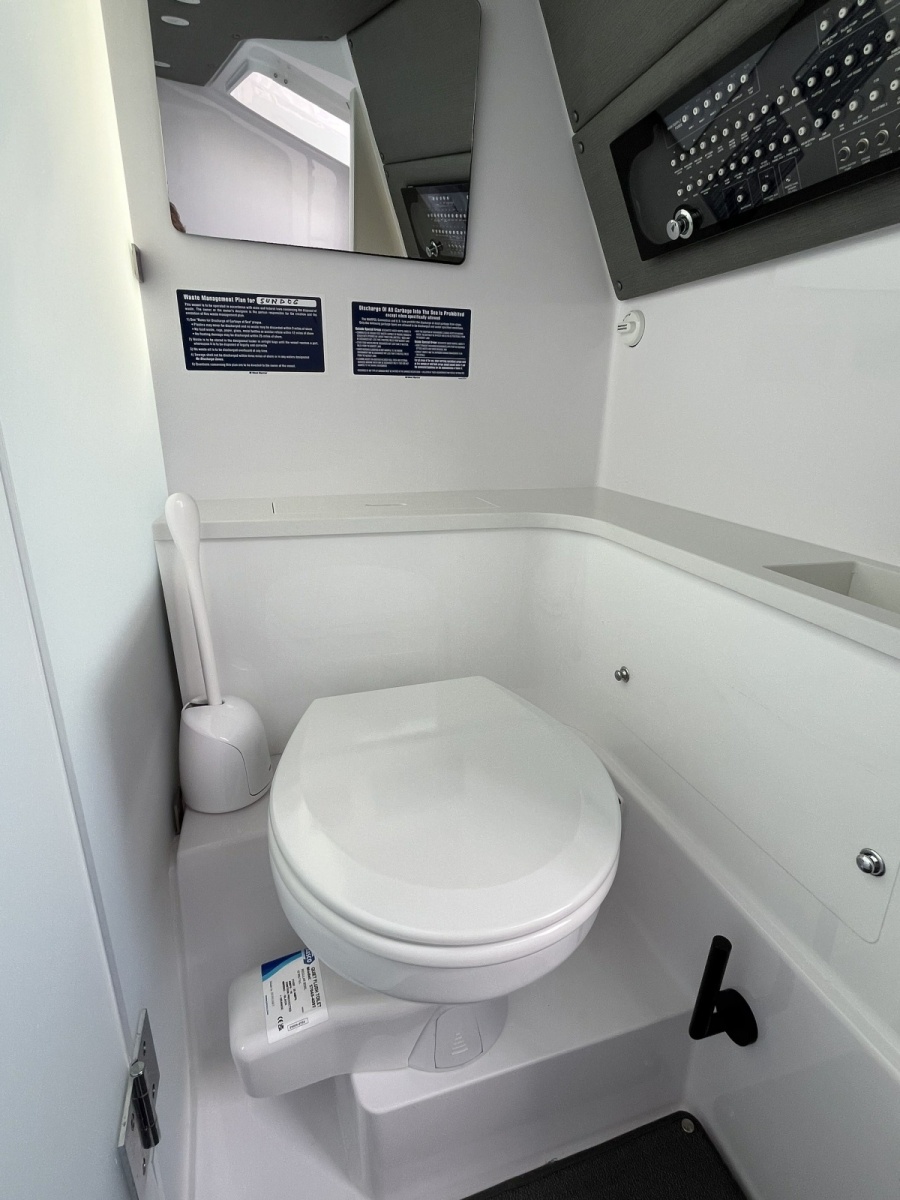 2023 Axopar 37 XC Cross Cabin