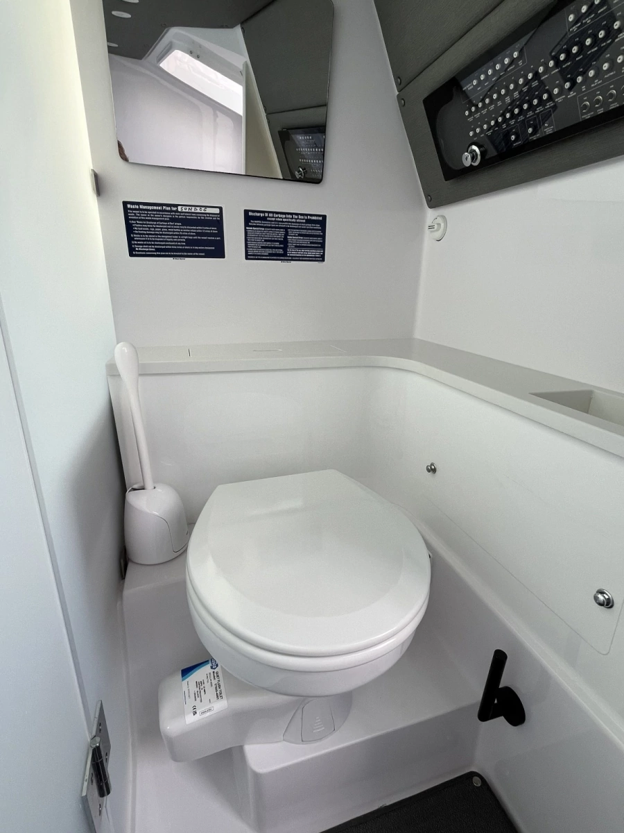 2023 Axopar 37 XC Cross Cabin