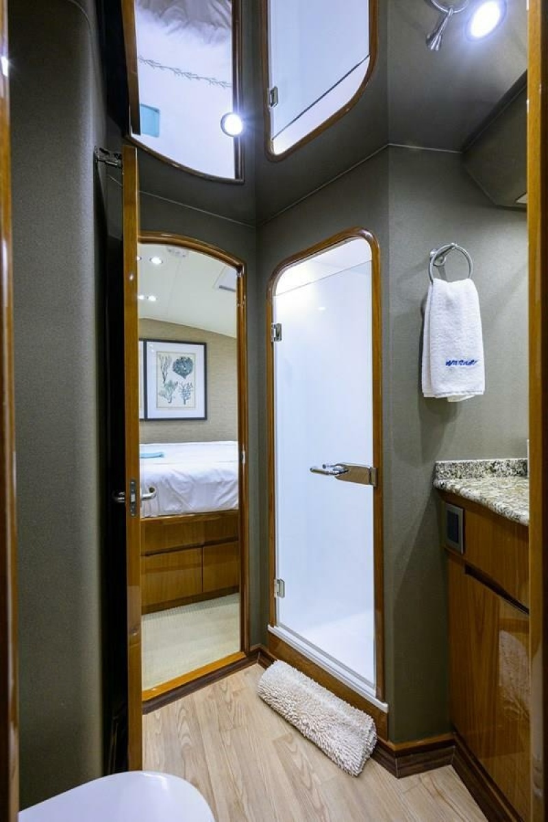 2010 Viking Enclosed Flybridge