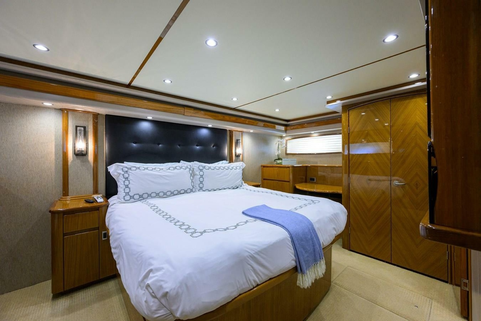2010 Viking Enclosed Flybridge