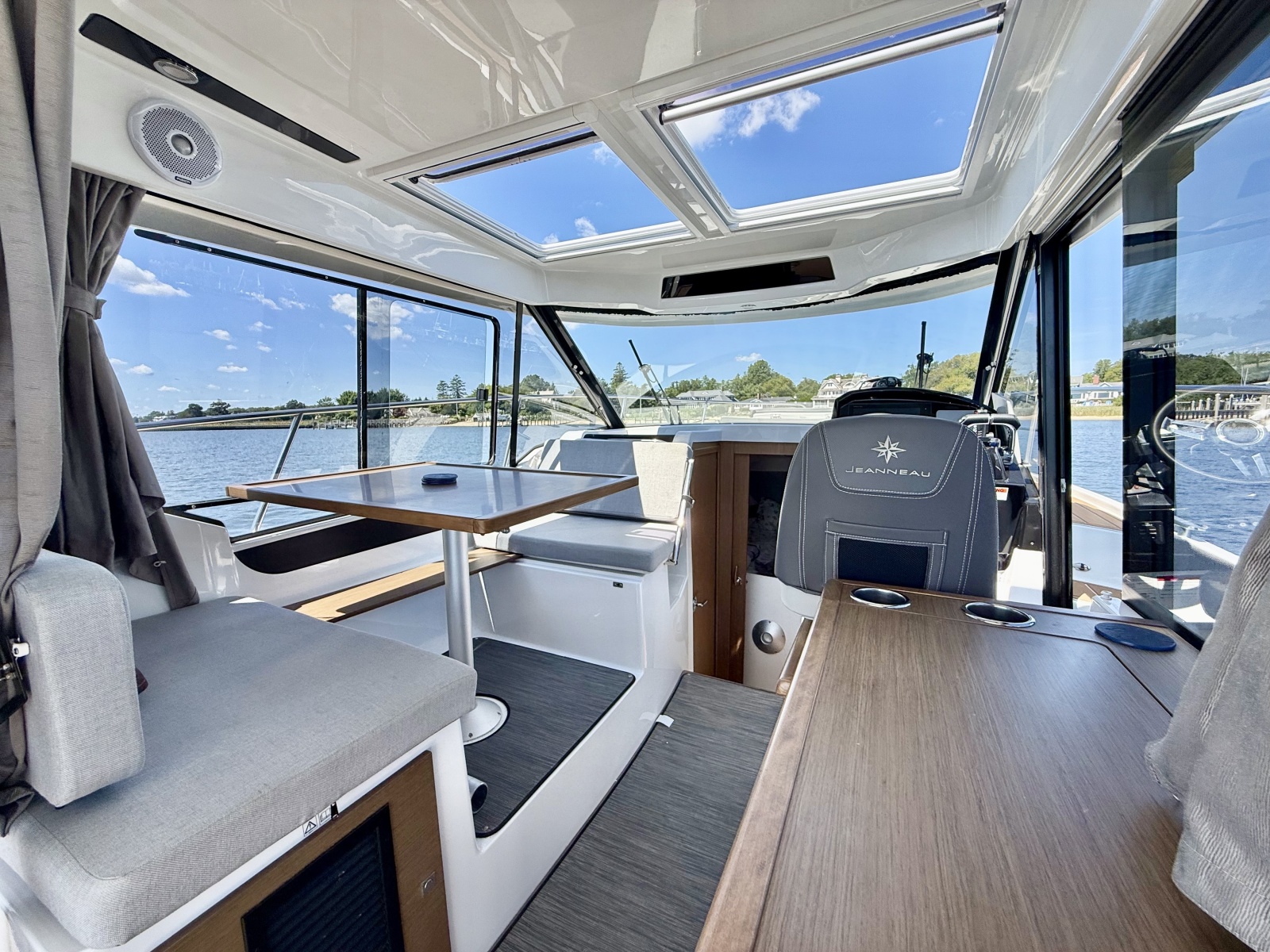 2019 Jeanneau NC 895