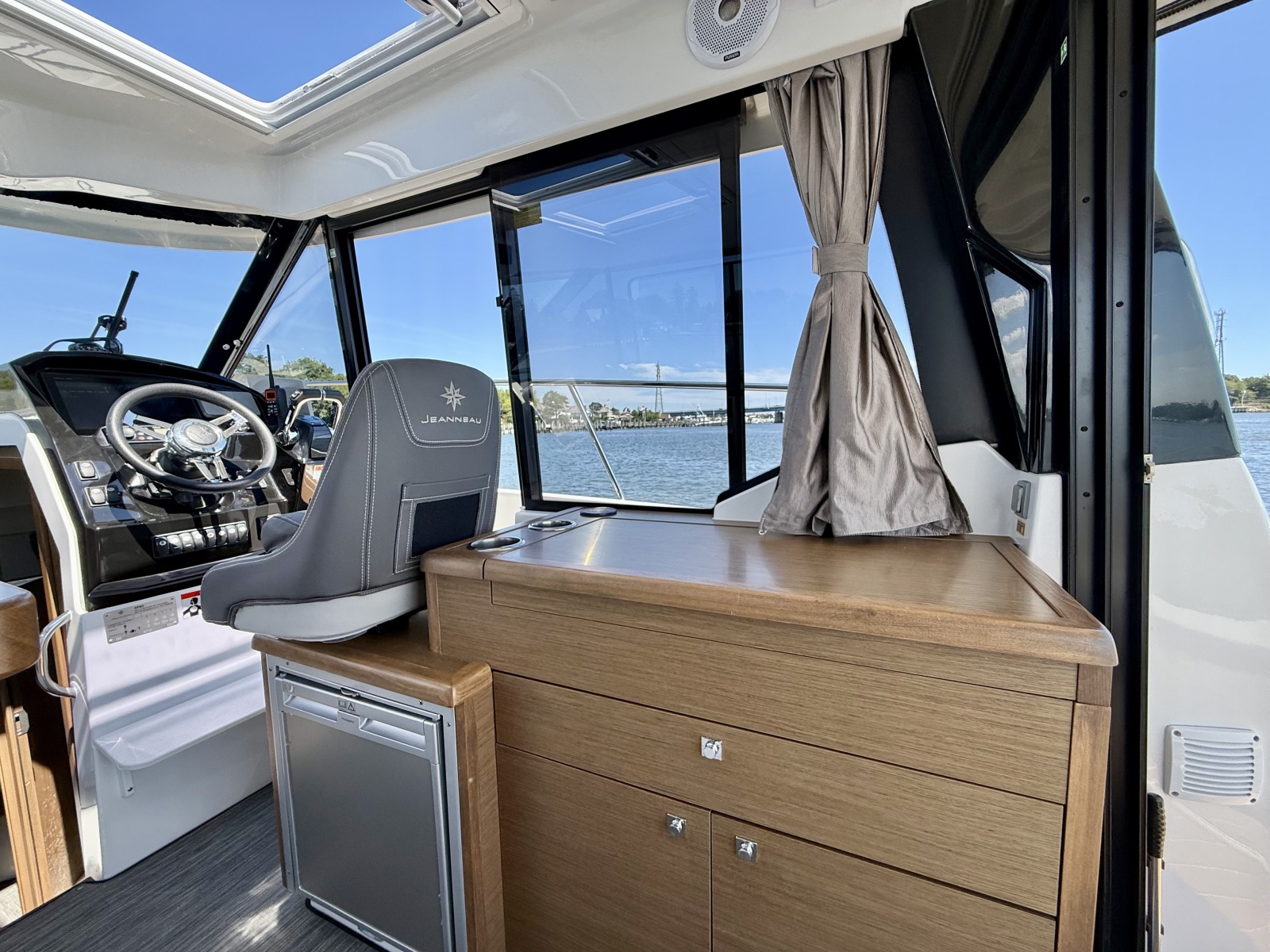 2019 Jeanneau NC 895