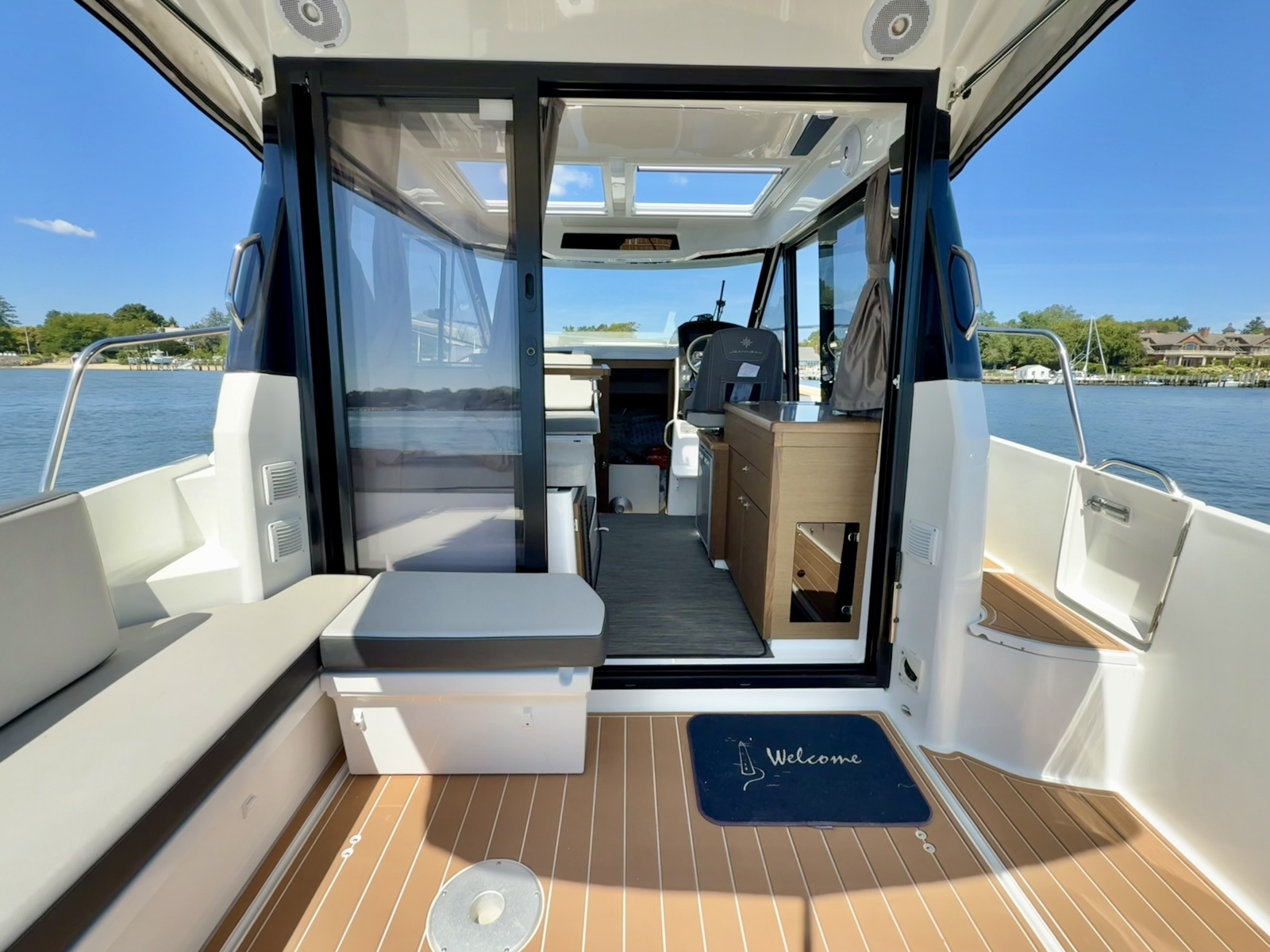 2019 Jeanneau NC 895