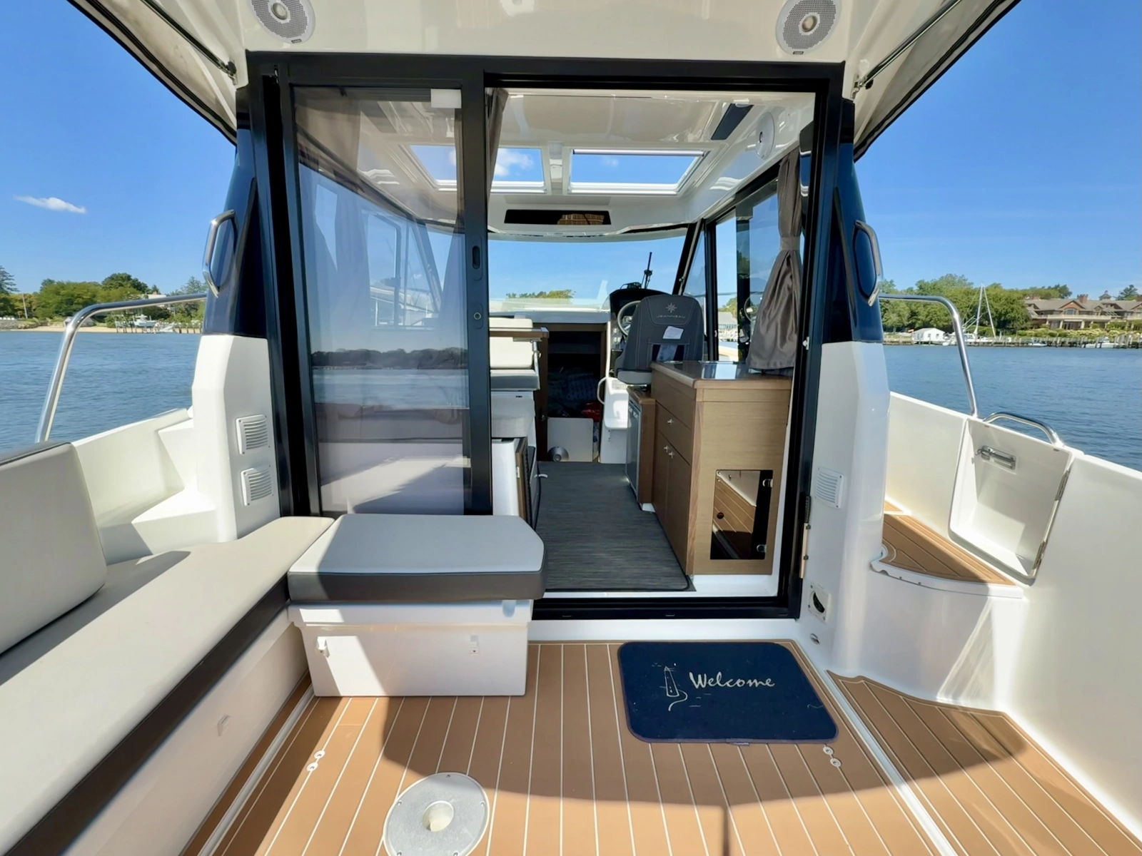 2019 Jeanneau NC 895