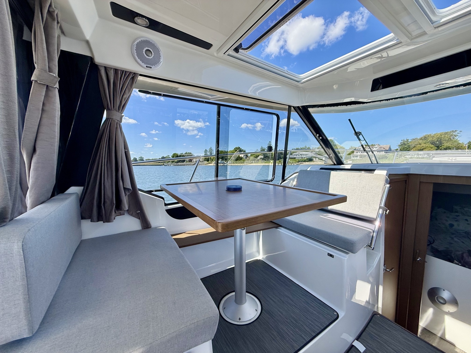 2019 Jeanneau NC 895