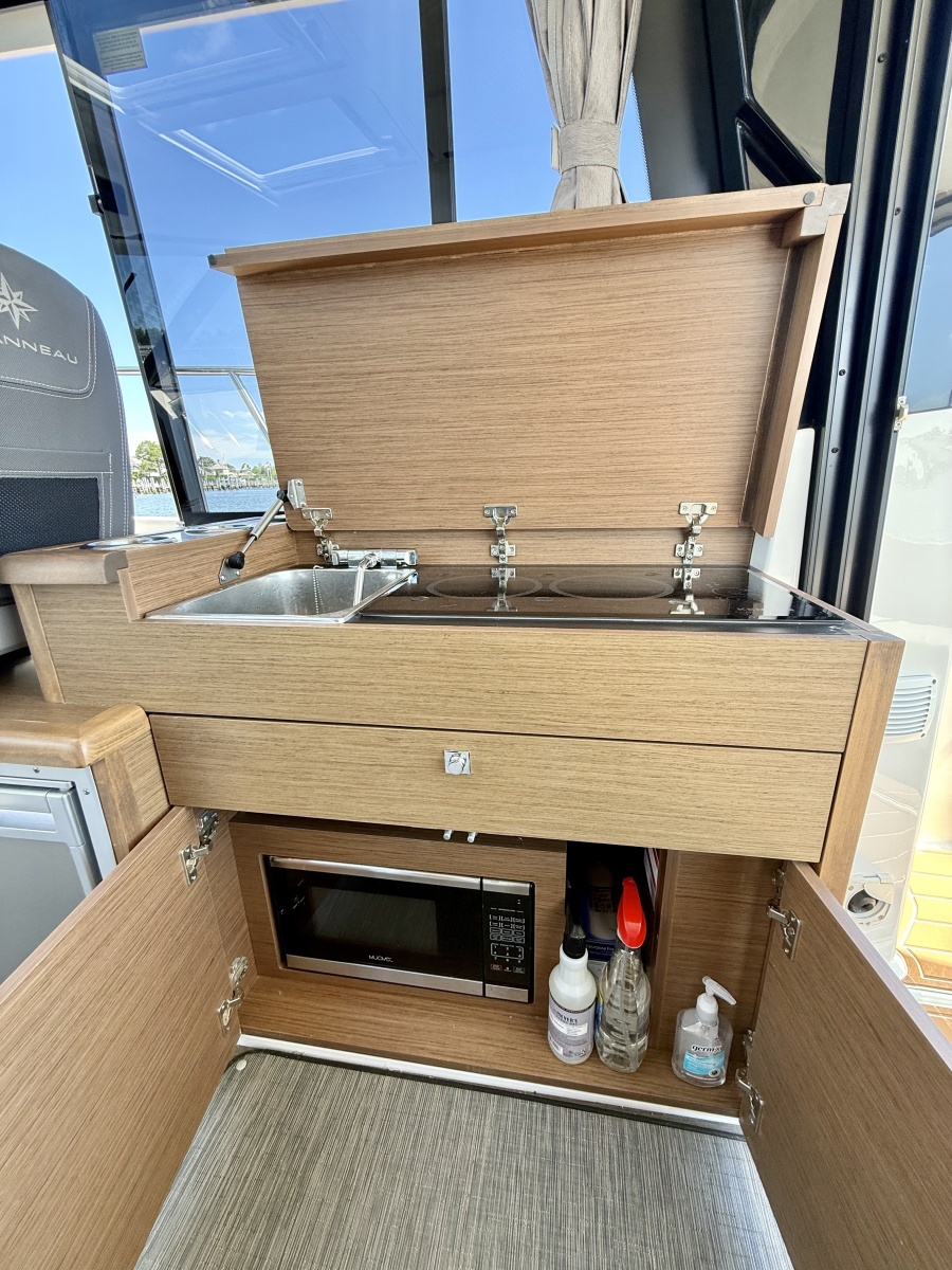 2019 Jeanneau NC 895