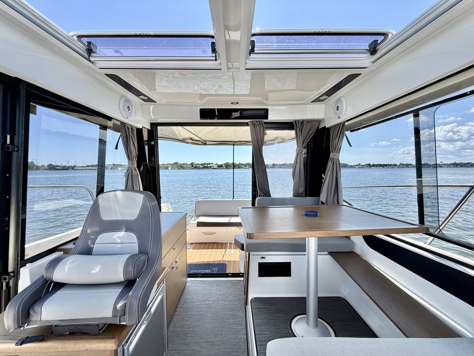 2019 Jeanneau NC 895