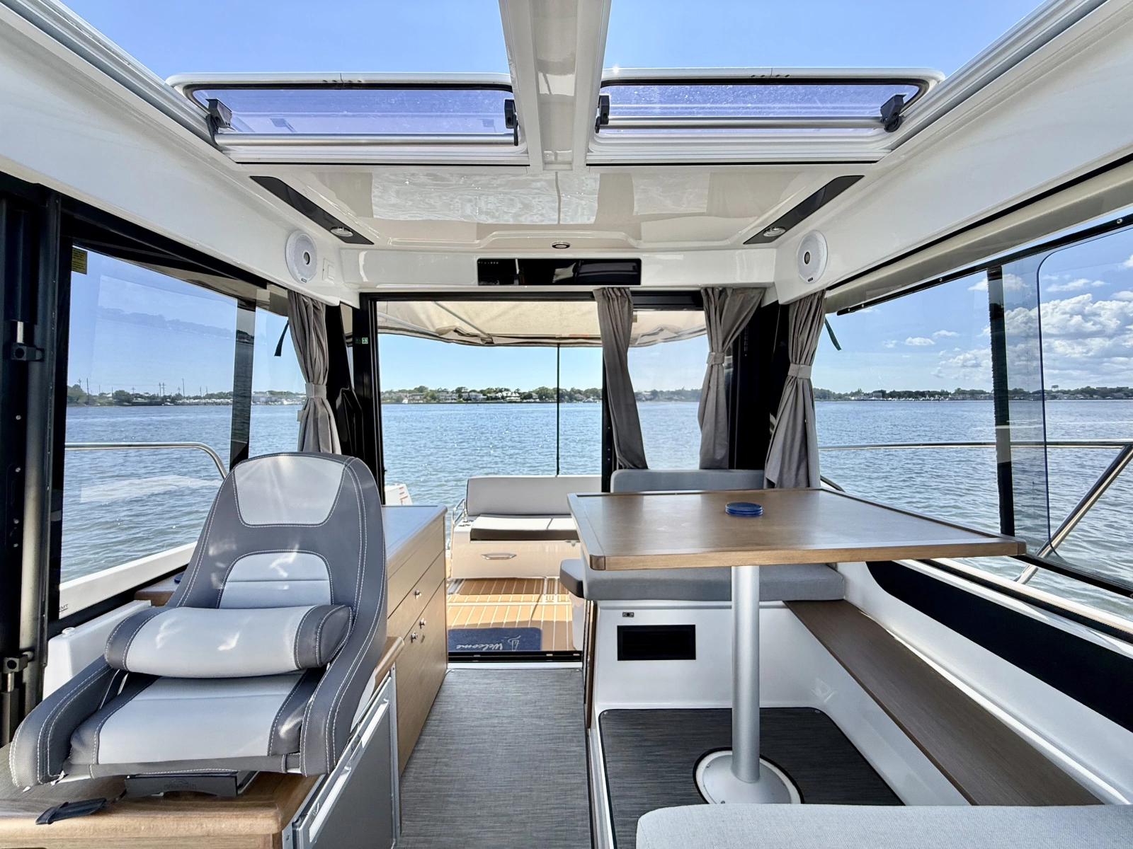 2019 Jeanneau NC 895