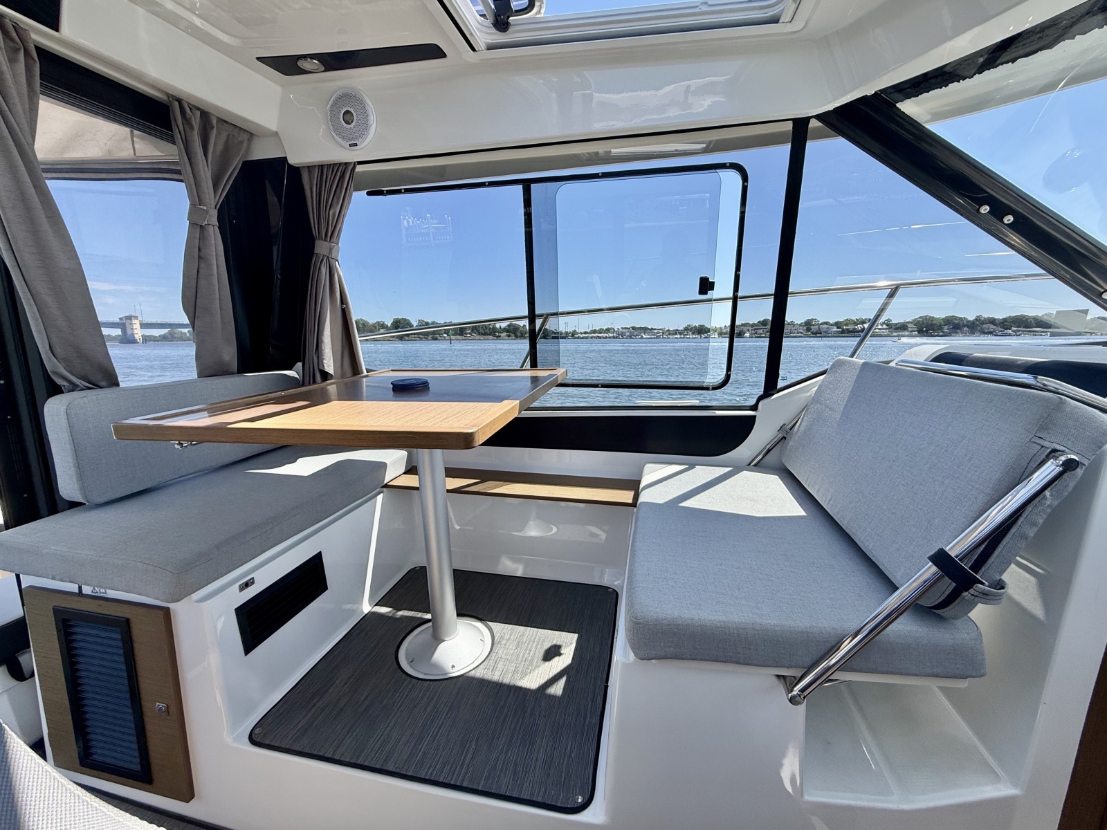 2019 Jeanneau NC 895