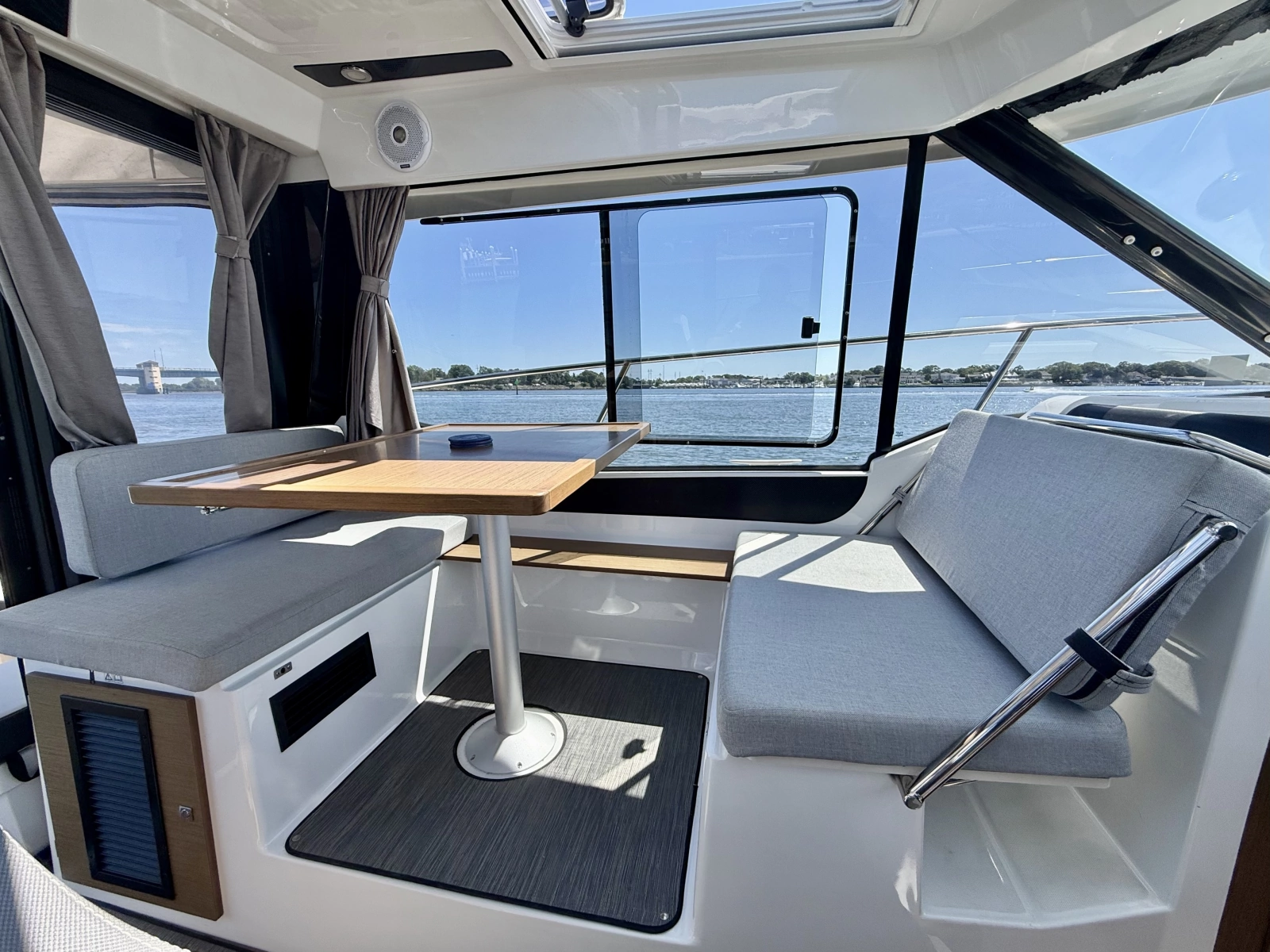 2019 Jeanneau NC 895