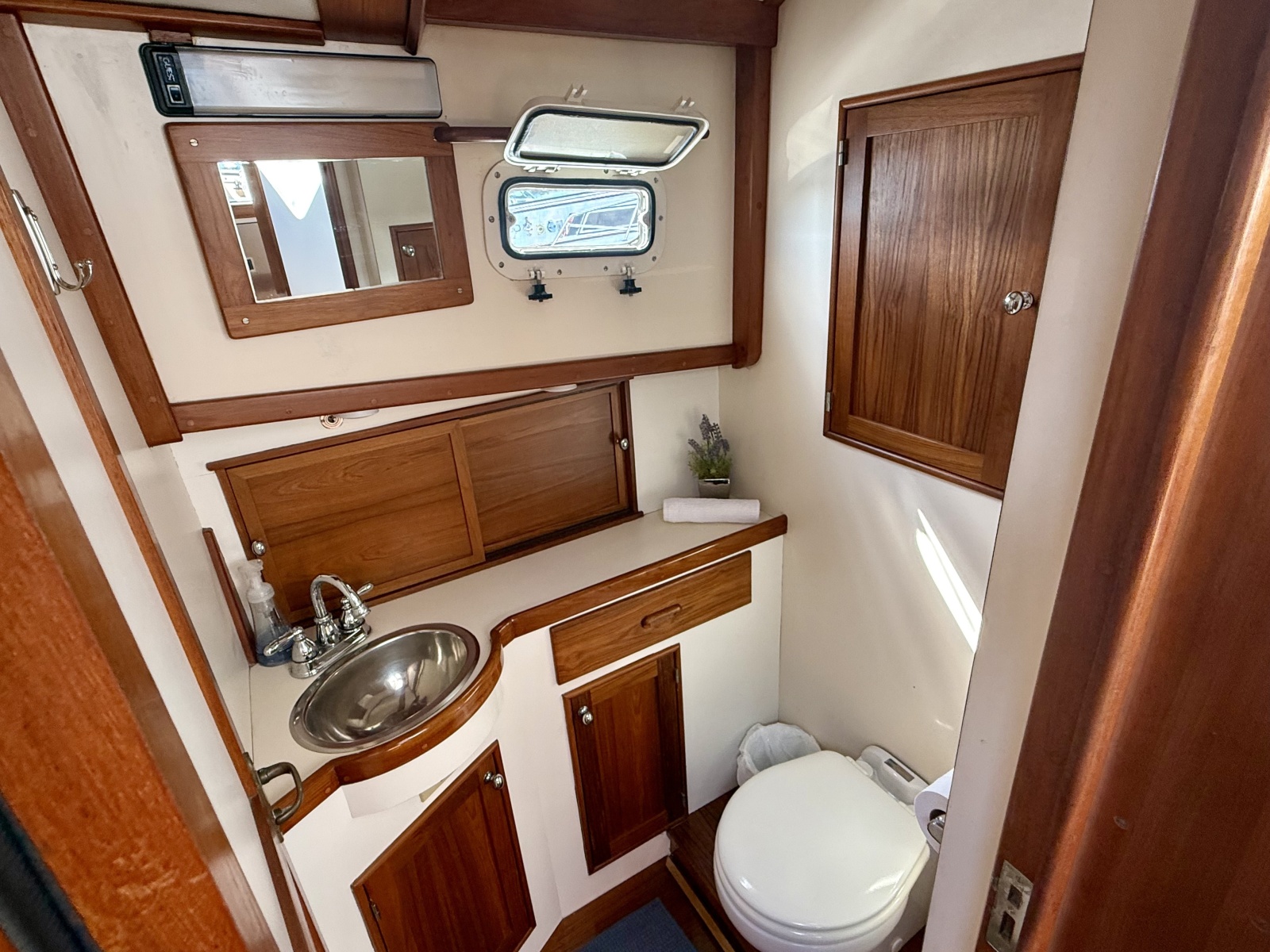 1987 Wilbur Flybridge Cruiser