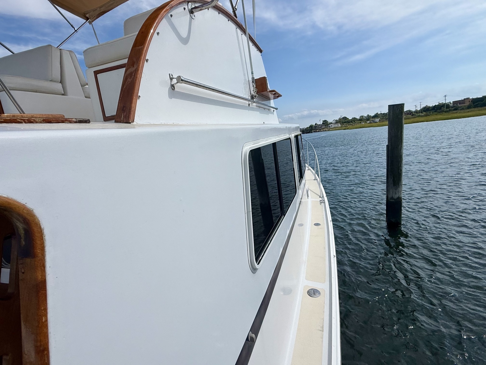 1987 Wilbur Flybridge Cruiser