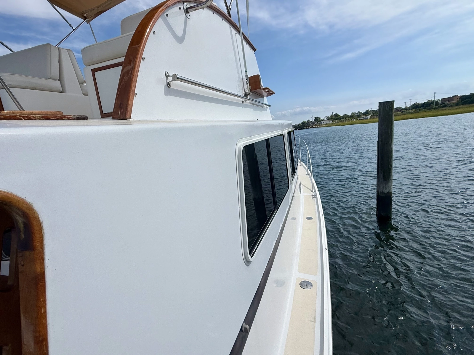 1987 Wilbur Flybridge Cruiser