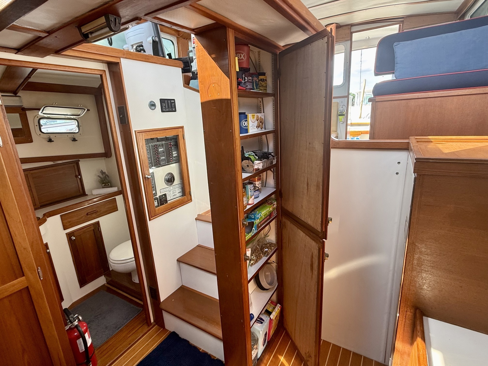 1987 Wilbur Flybridge Cruiser