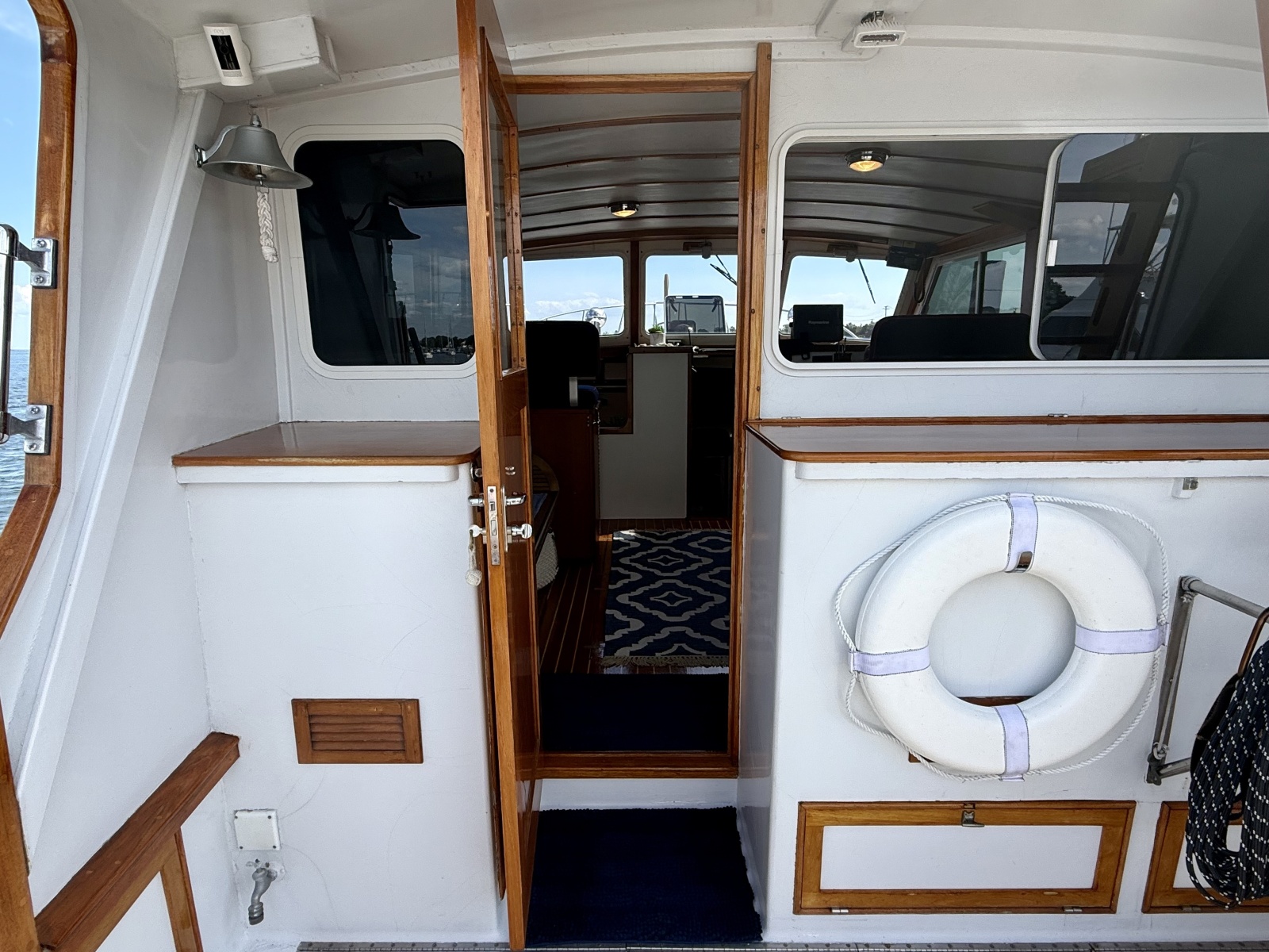 1987 Wilbur Flybridge Cruiser