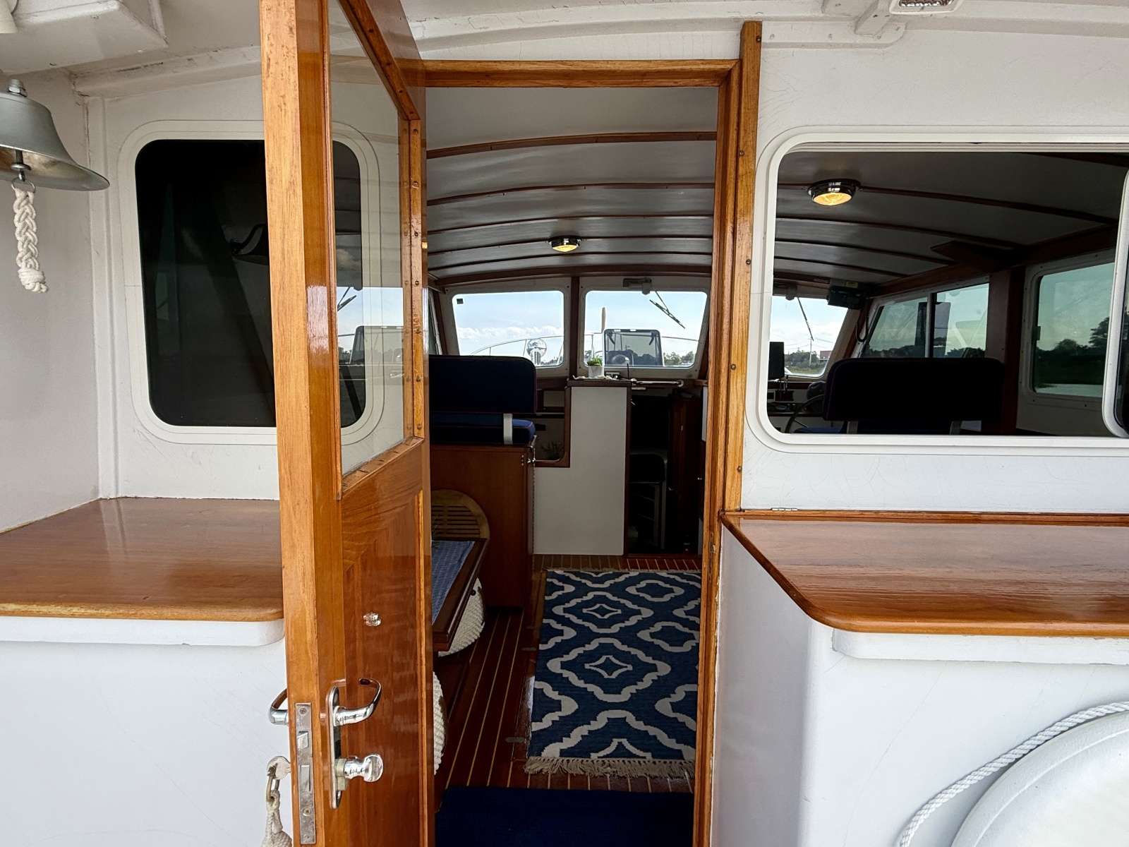 1987 Wilbur Flybridge Cruiser