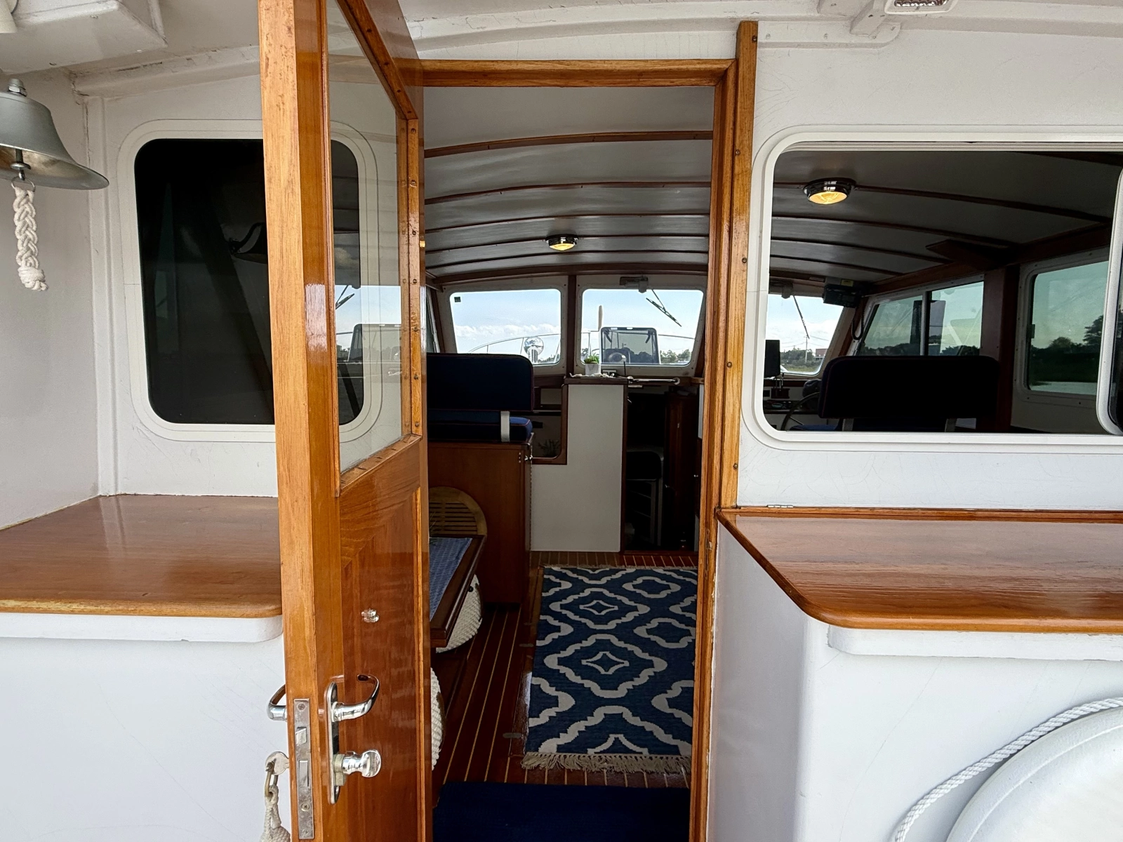 1987 Wilbur Flybridge Cruiser