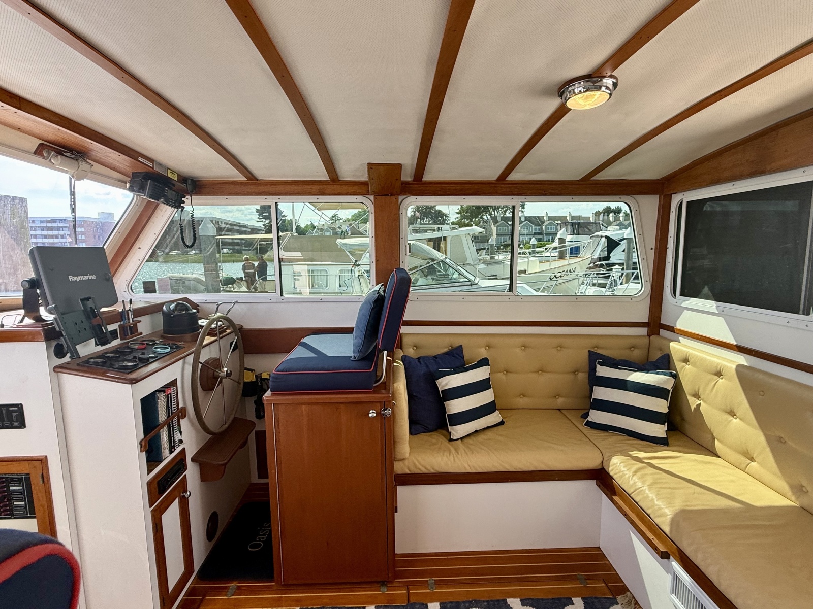 1987 Wilbur Flybridge Cruiser