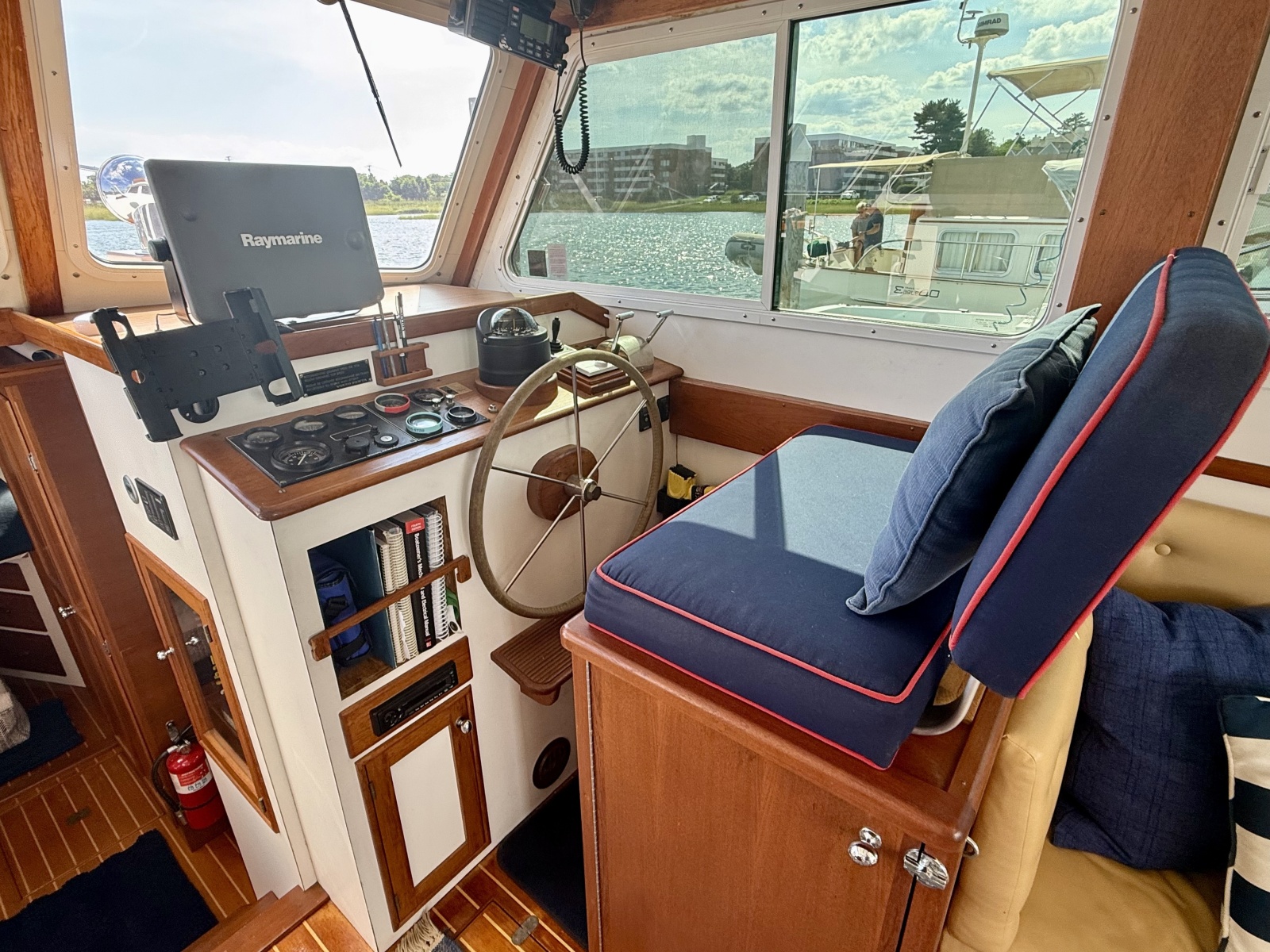 1987 Wilbur Flybridge Cruiser