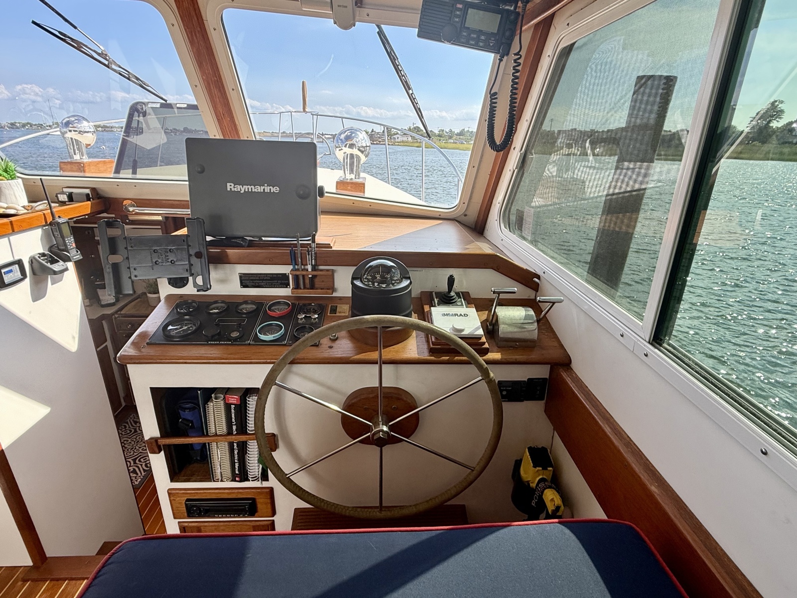 1987 Wilbur Flybridge Cruiser