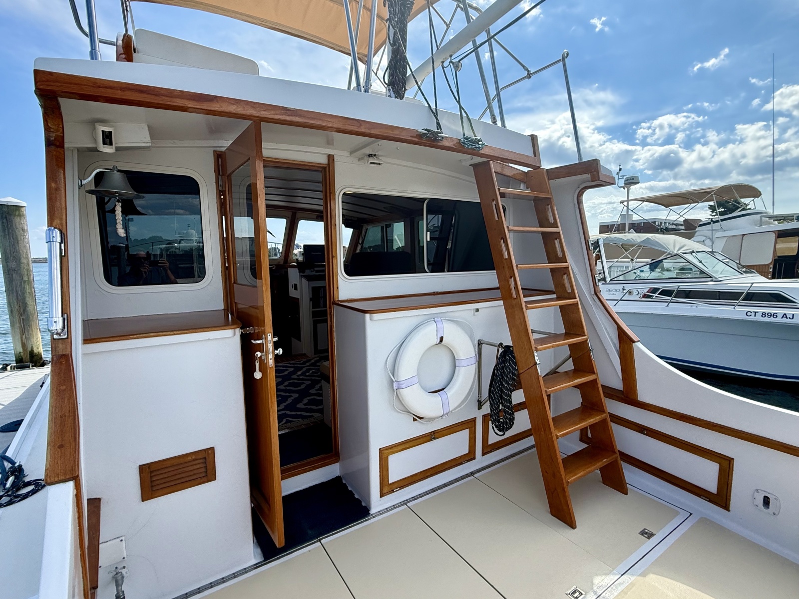1987 Wilbur Flybridge Cruiser
