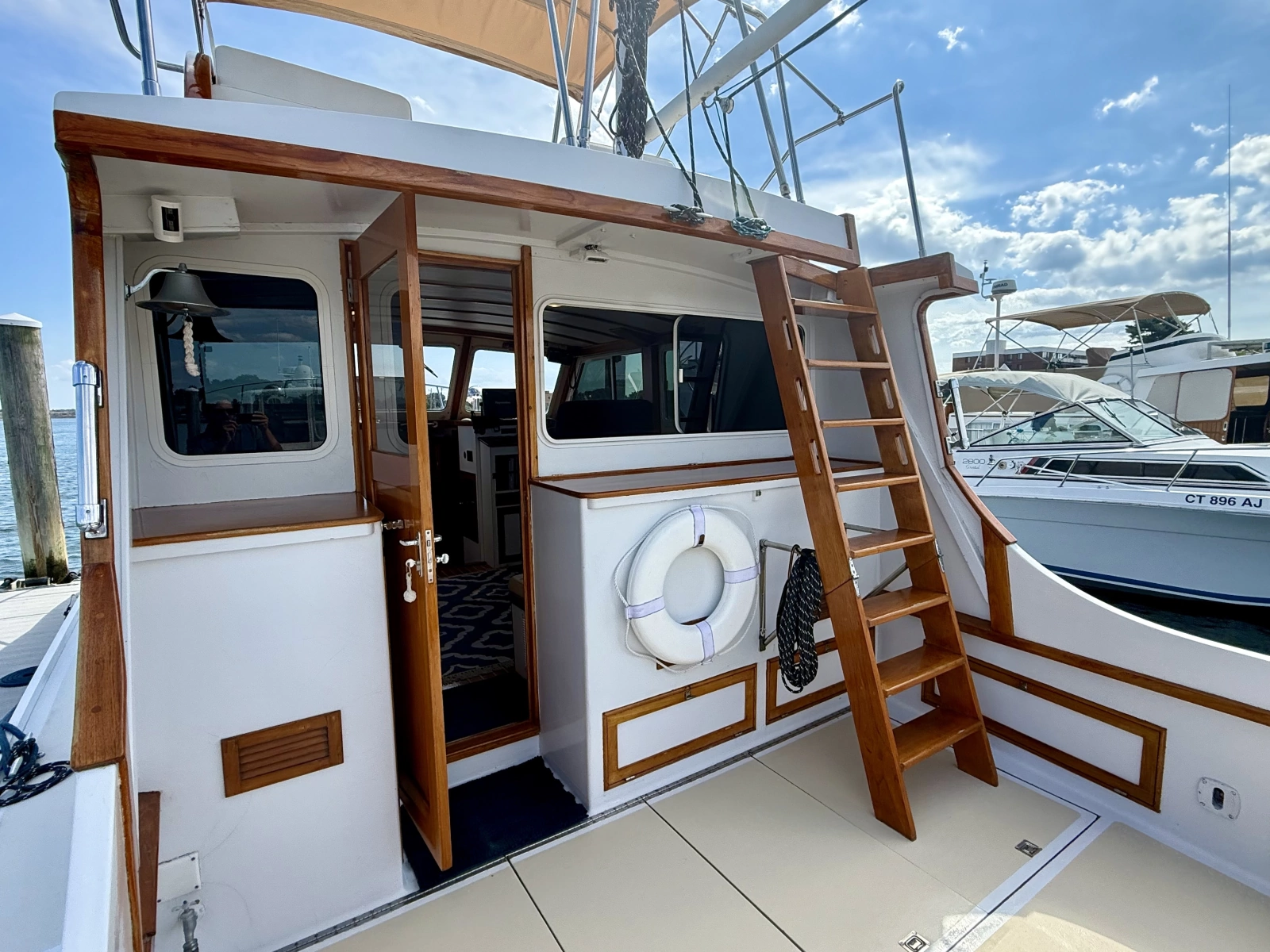 1987 Wilbur Flybridge Cruiser