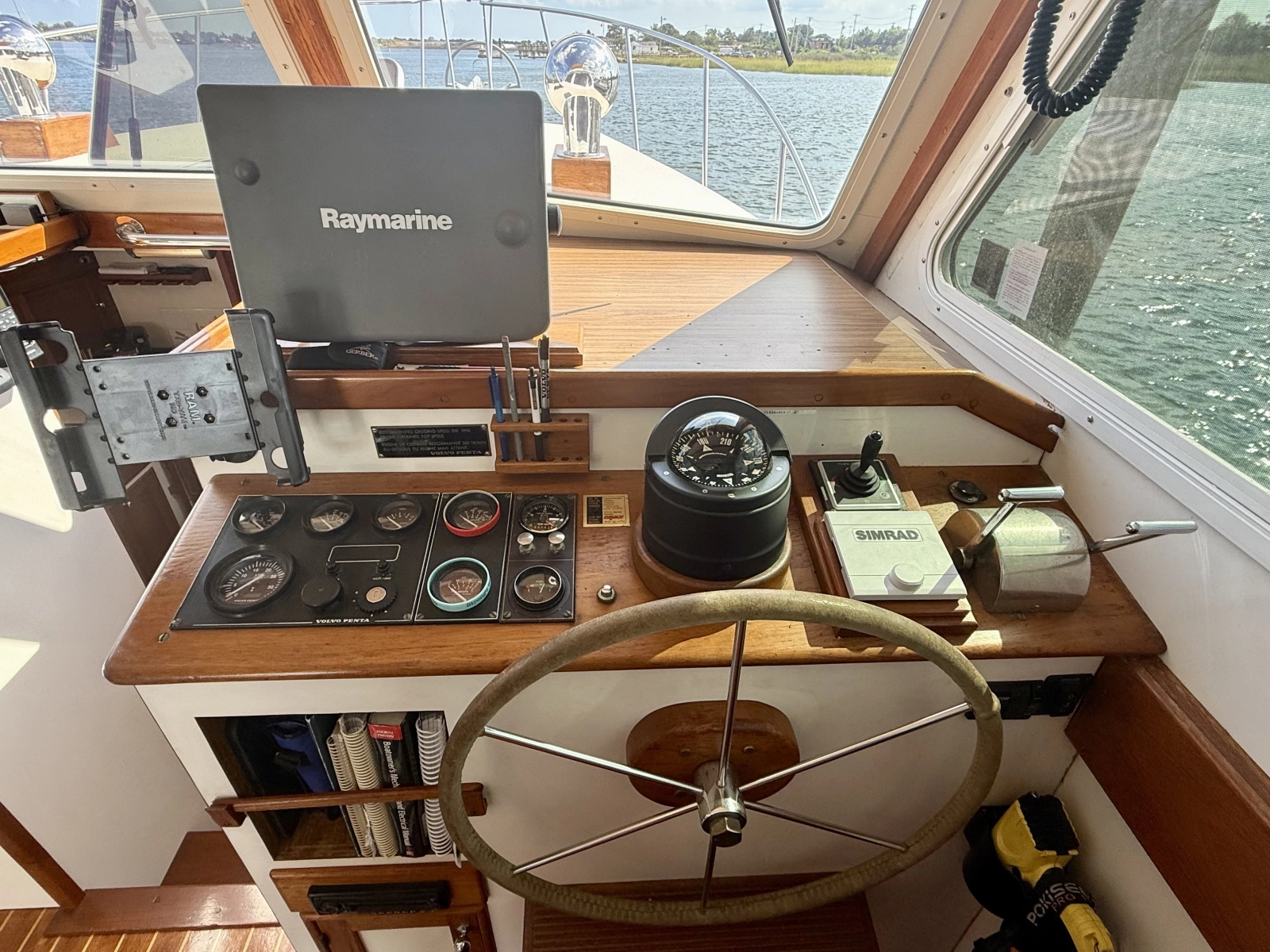 1987 Wilbur Flybridge Cruiser