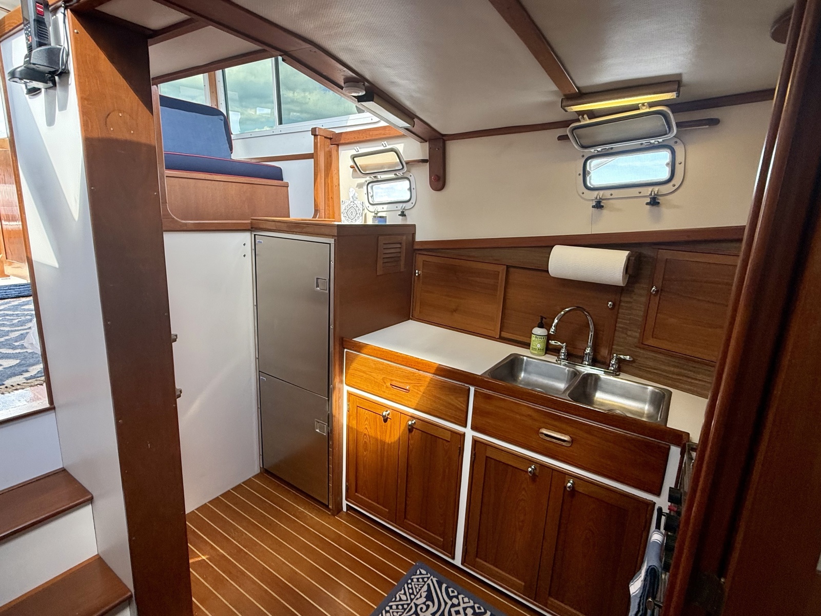 1987 Wilbur Flybridge Cruiser